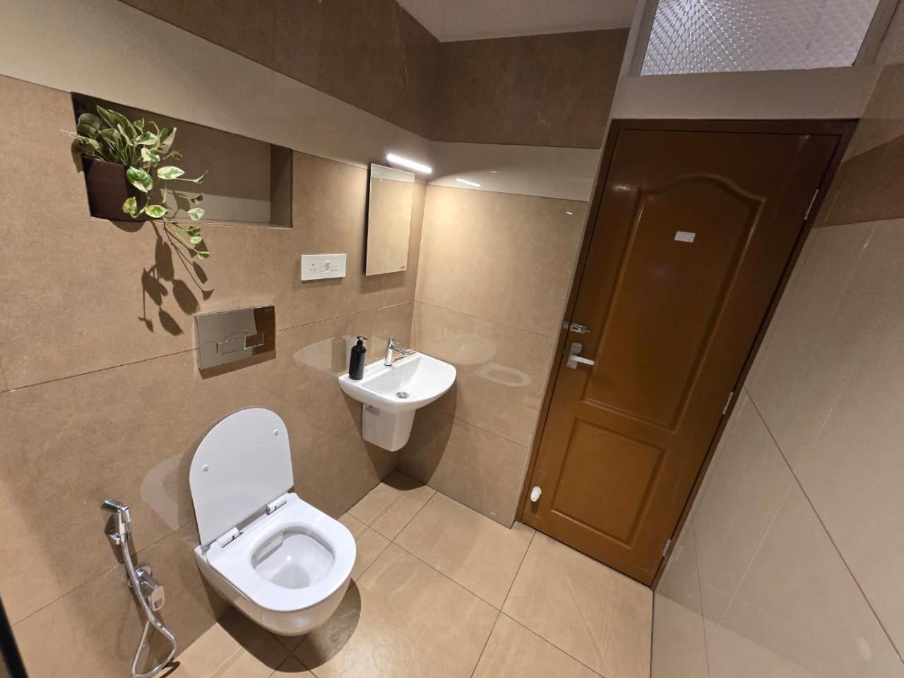 Deluxe Double Room (2 Adults + 1 Child)