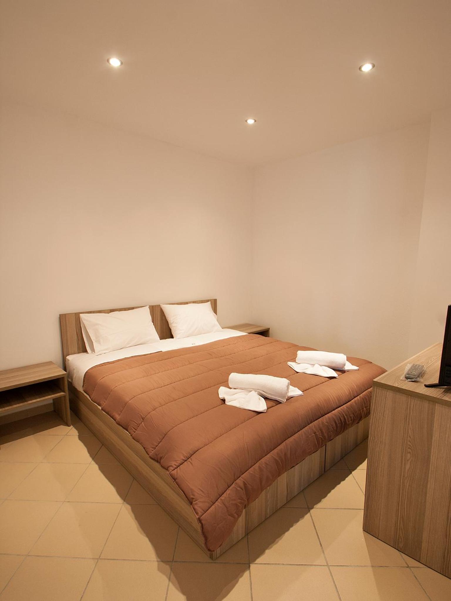 Standard Room (6 Adults)