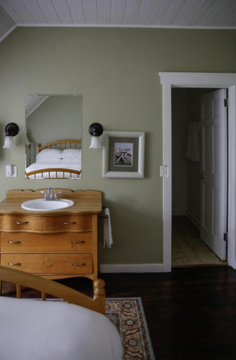 Standard Queen Room photo 1