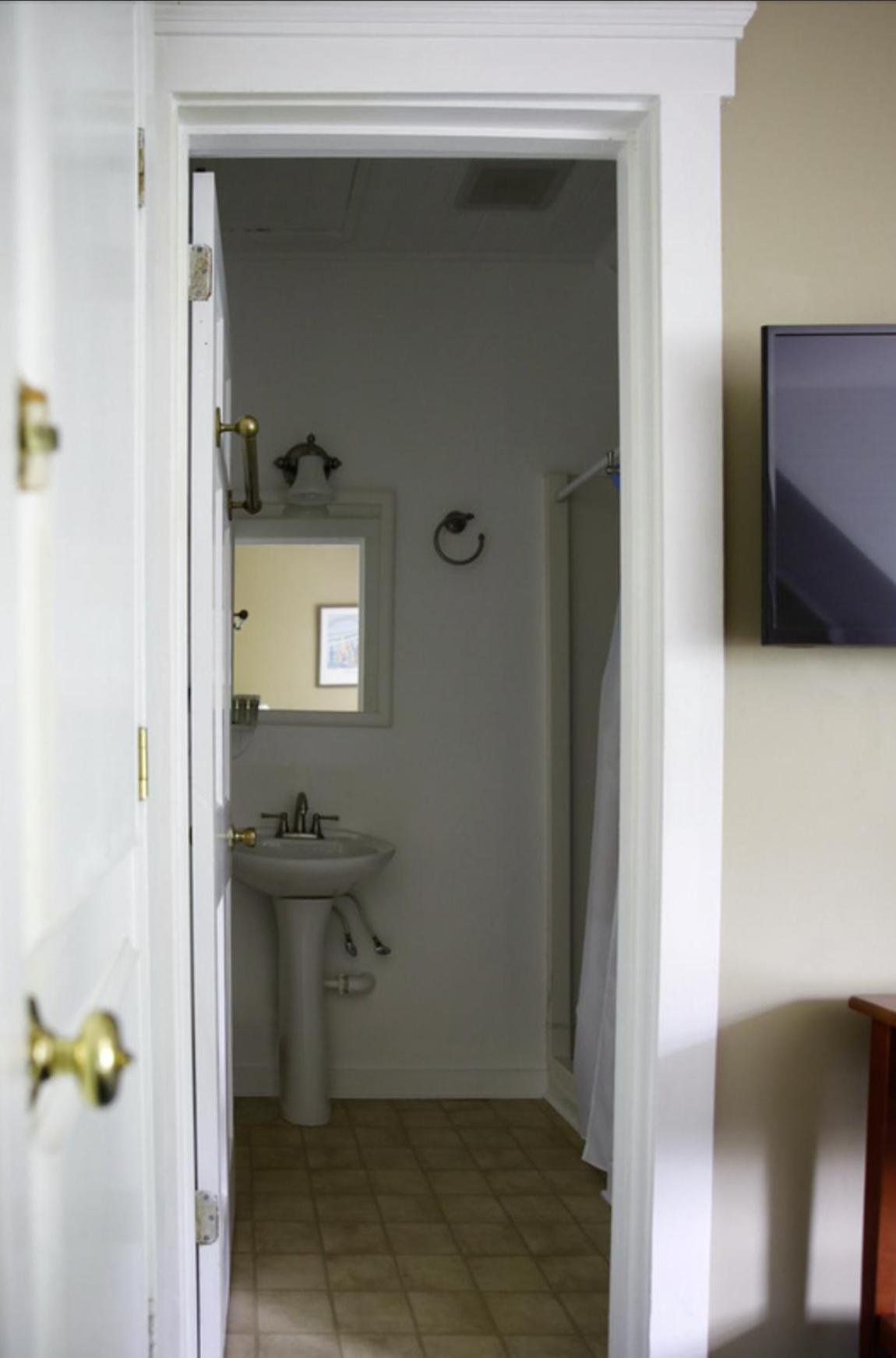 Queen Room photo 1