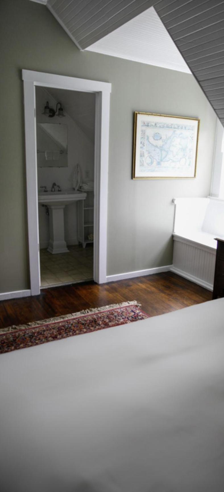 Queen Room photo 1