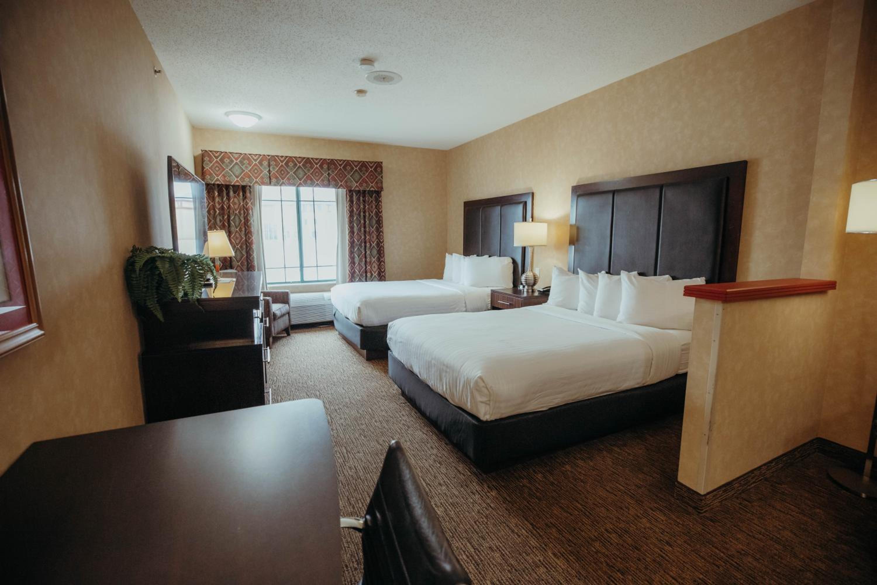 Queen Room with Two Queen Beds - Photo 7