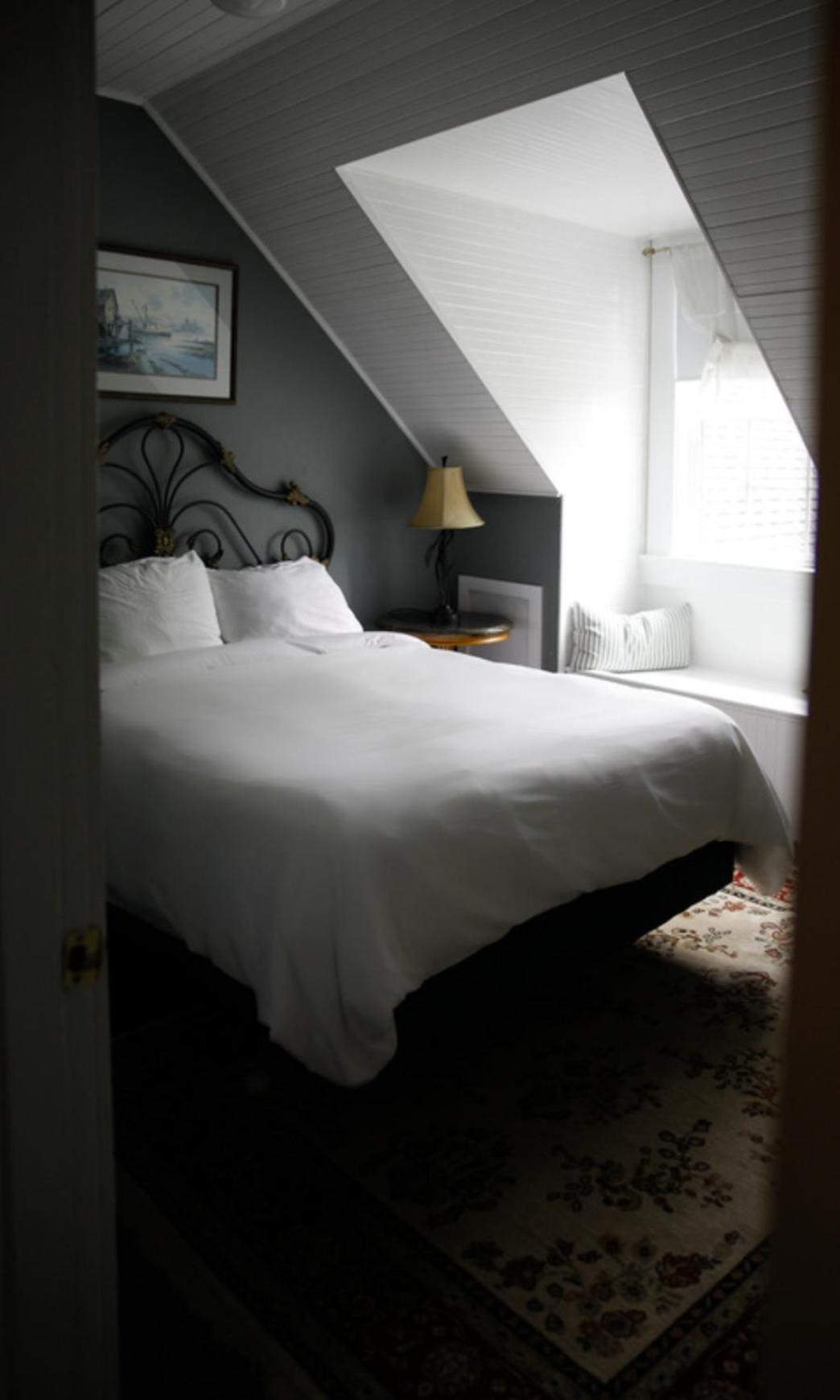 Queen Room photo 1