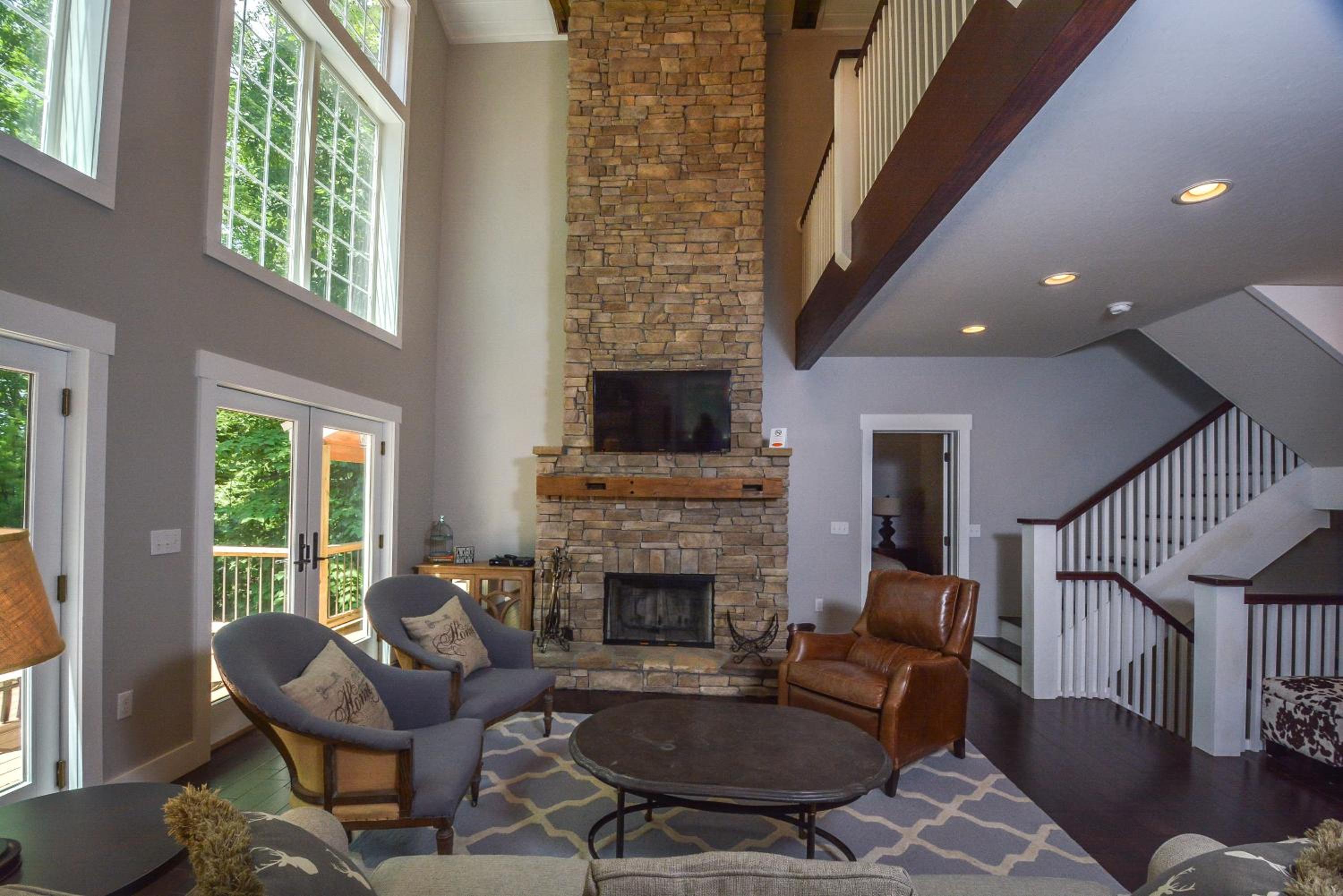 Five-Bedroom House photo 3