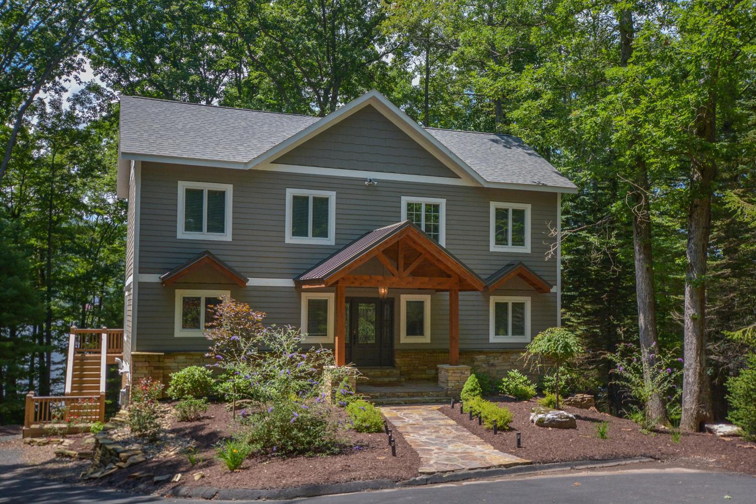 Five-Bedroom House photo 1