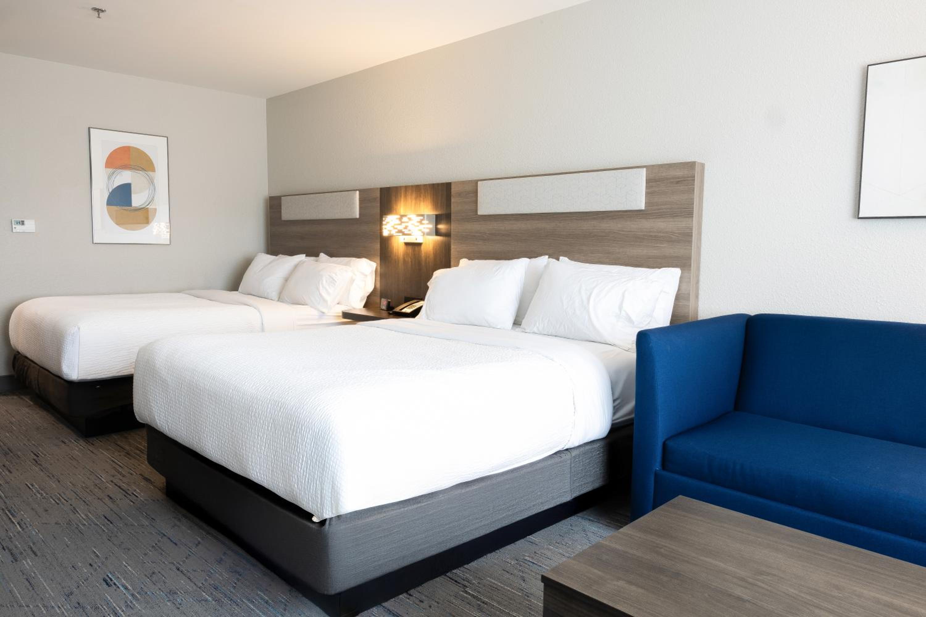 Queen Suite with Two Queen Beds