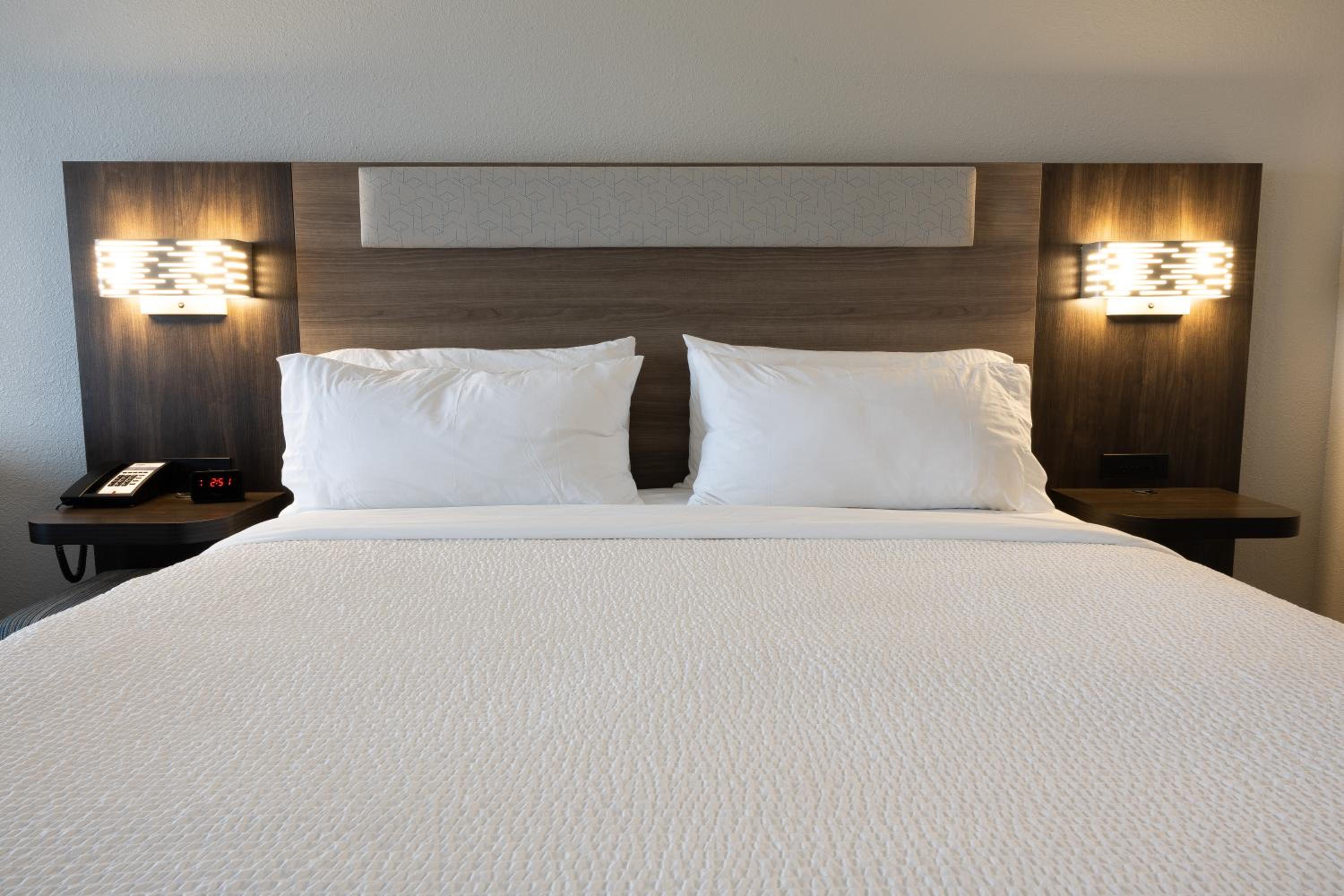 Standard King Room with Mobility Accessible Tub