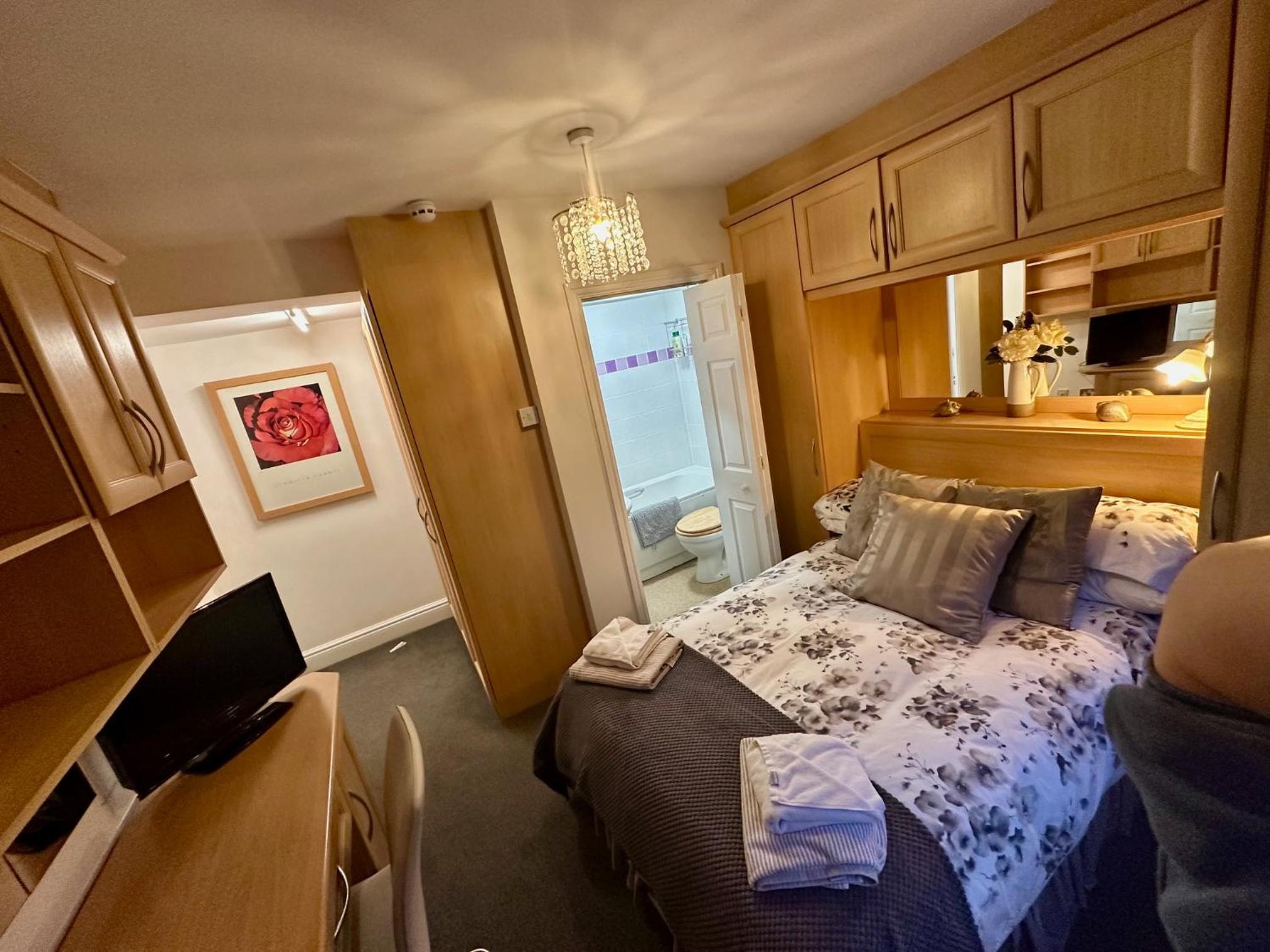 Deluxe Double Room with Shower photo 1
