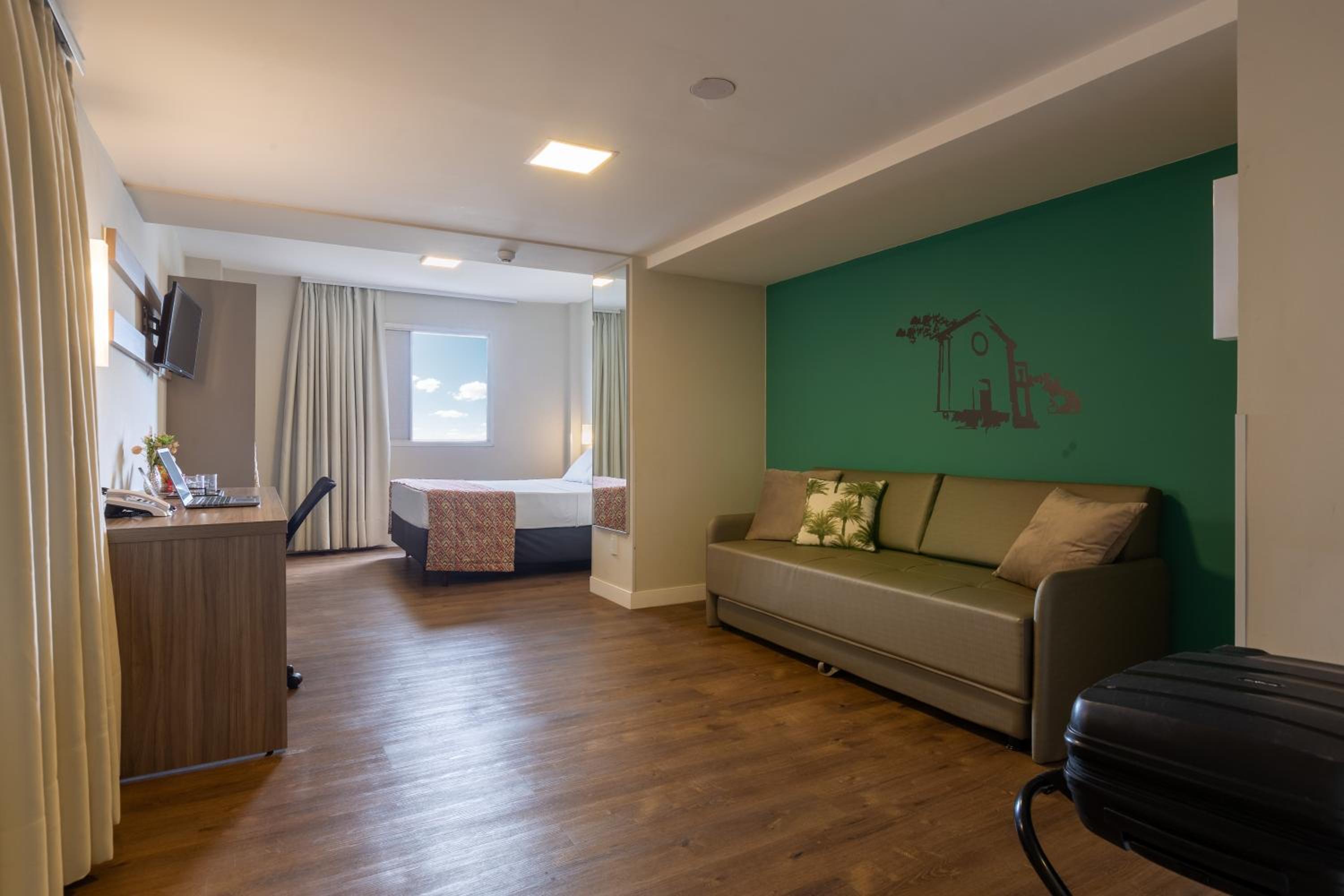 Deluxe Triple Room with Sea View thumbnail 6