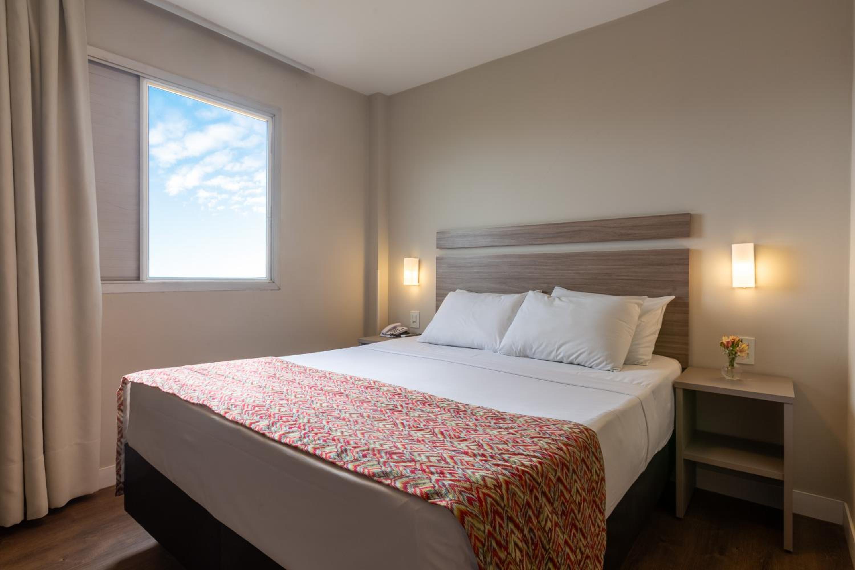 Deluxe Triple Room with Sea View thumbnail 5