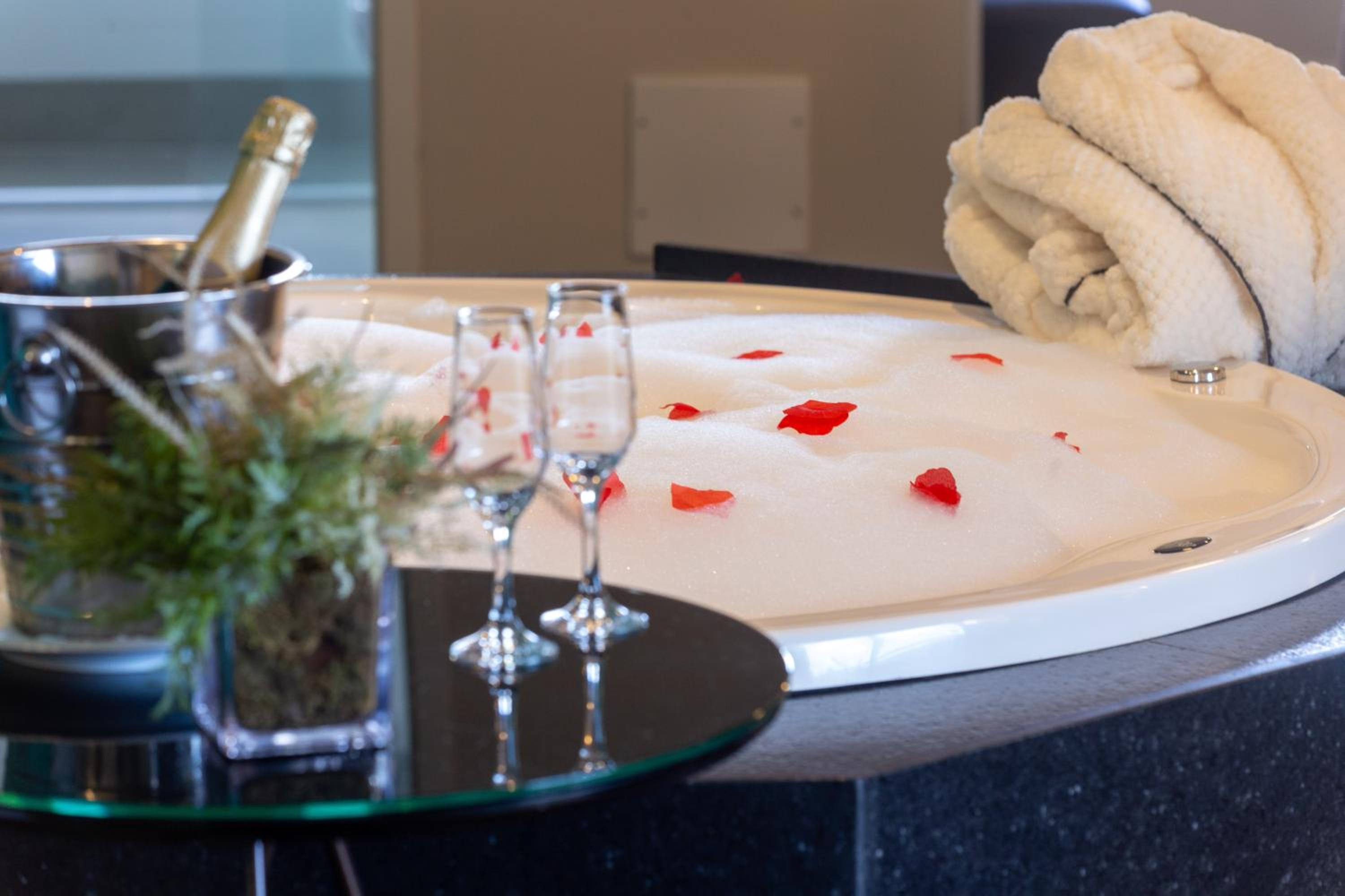 Deluxe Suite with Spa Bath