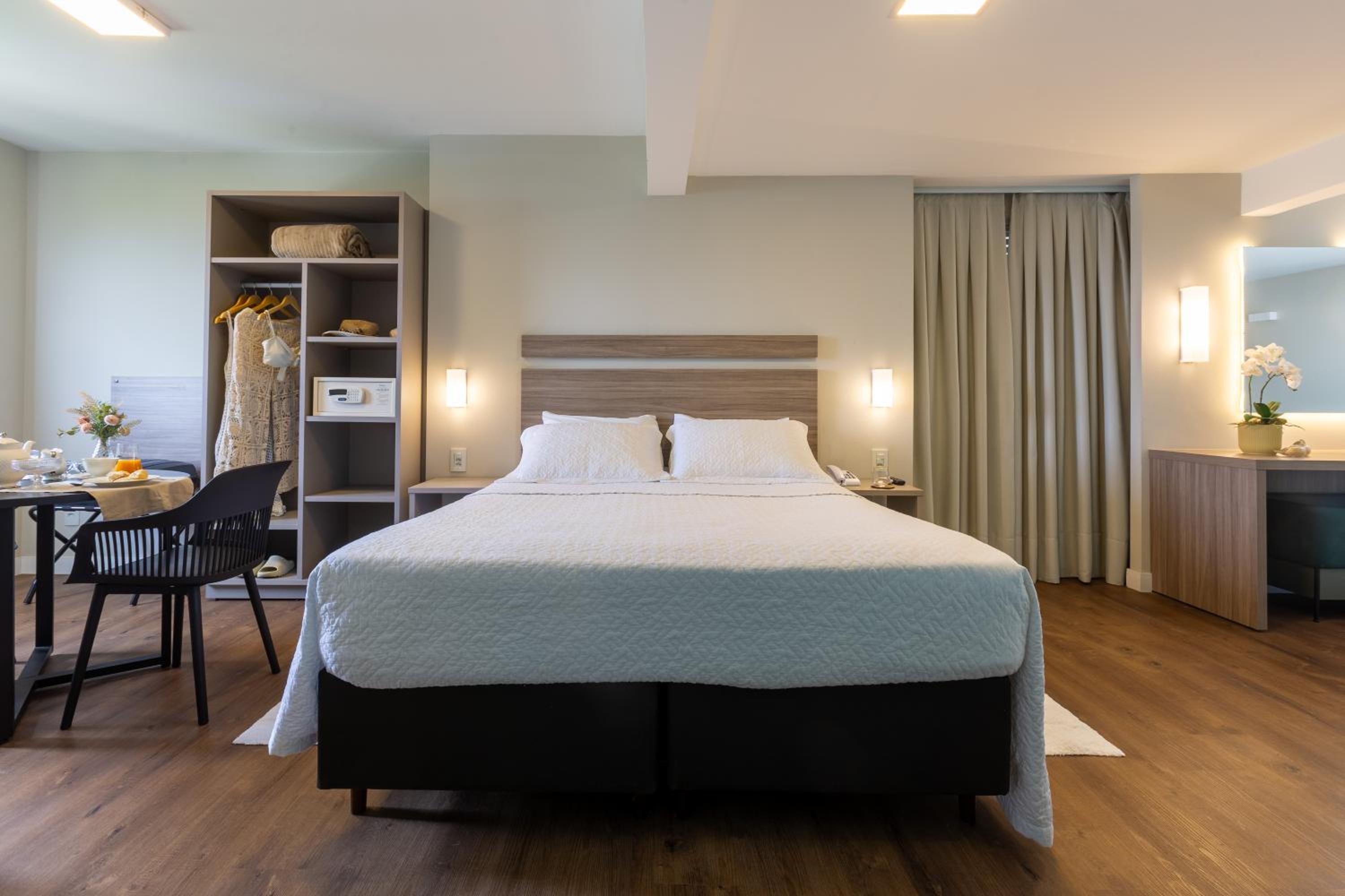 Deluxe Suite with Spa Bath
