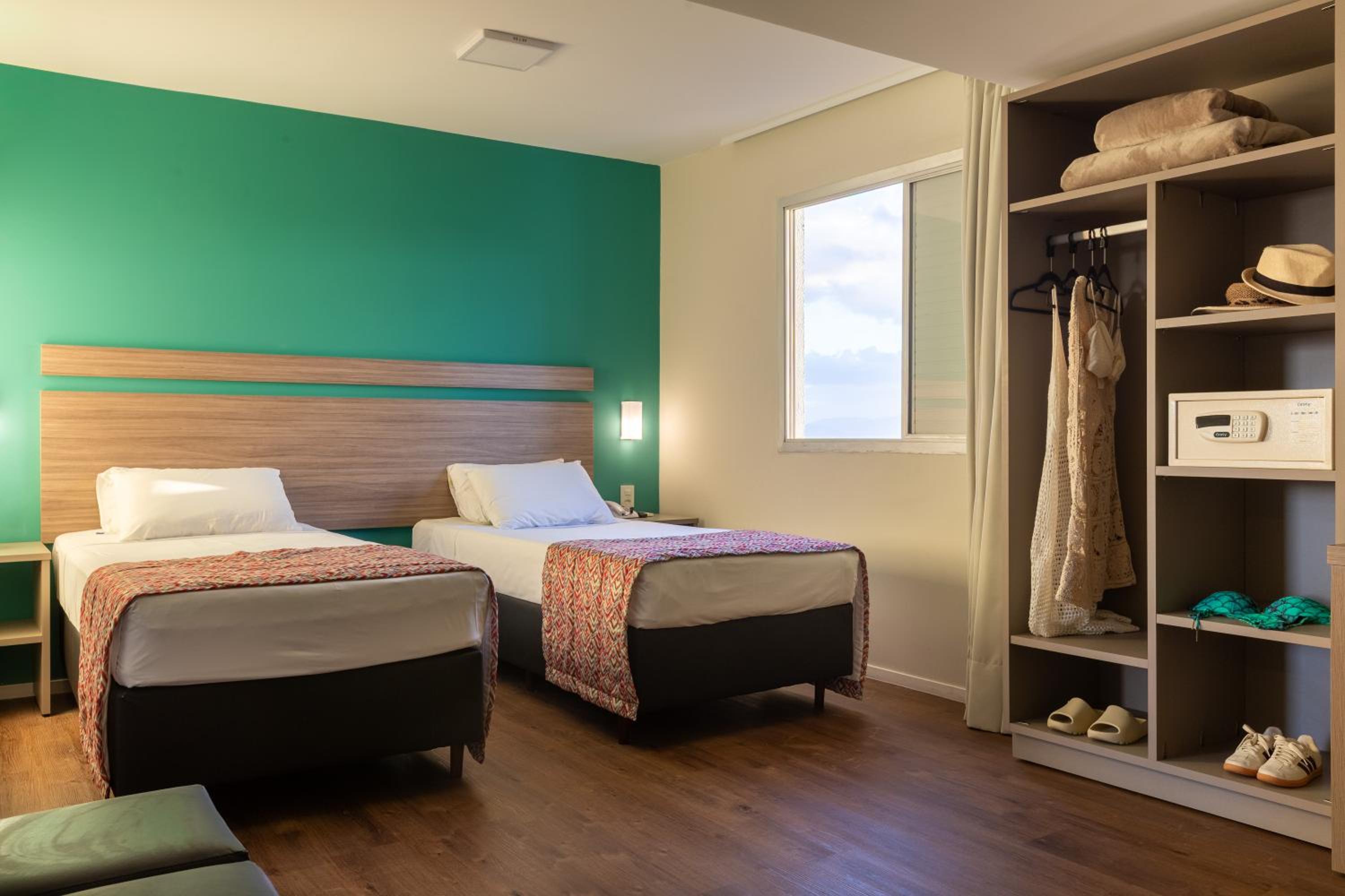 Double Room with Sea View thumbnail 5