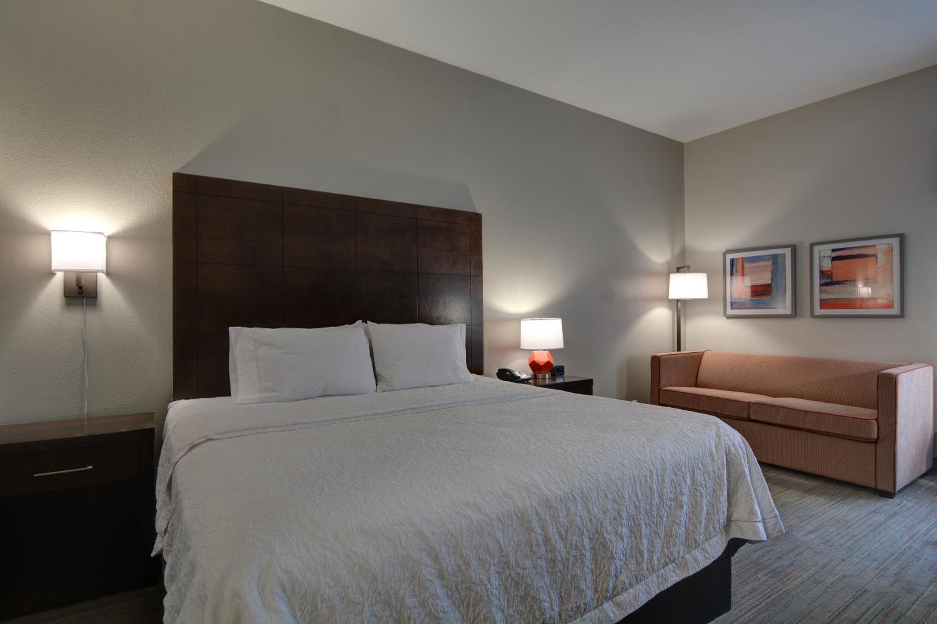 King Room with Sofa Bed - Non-Smoking - Photo 1