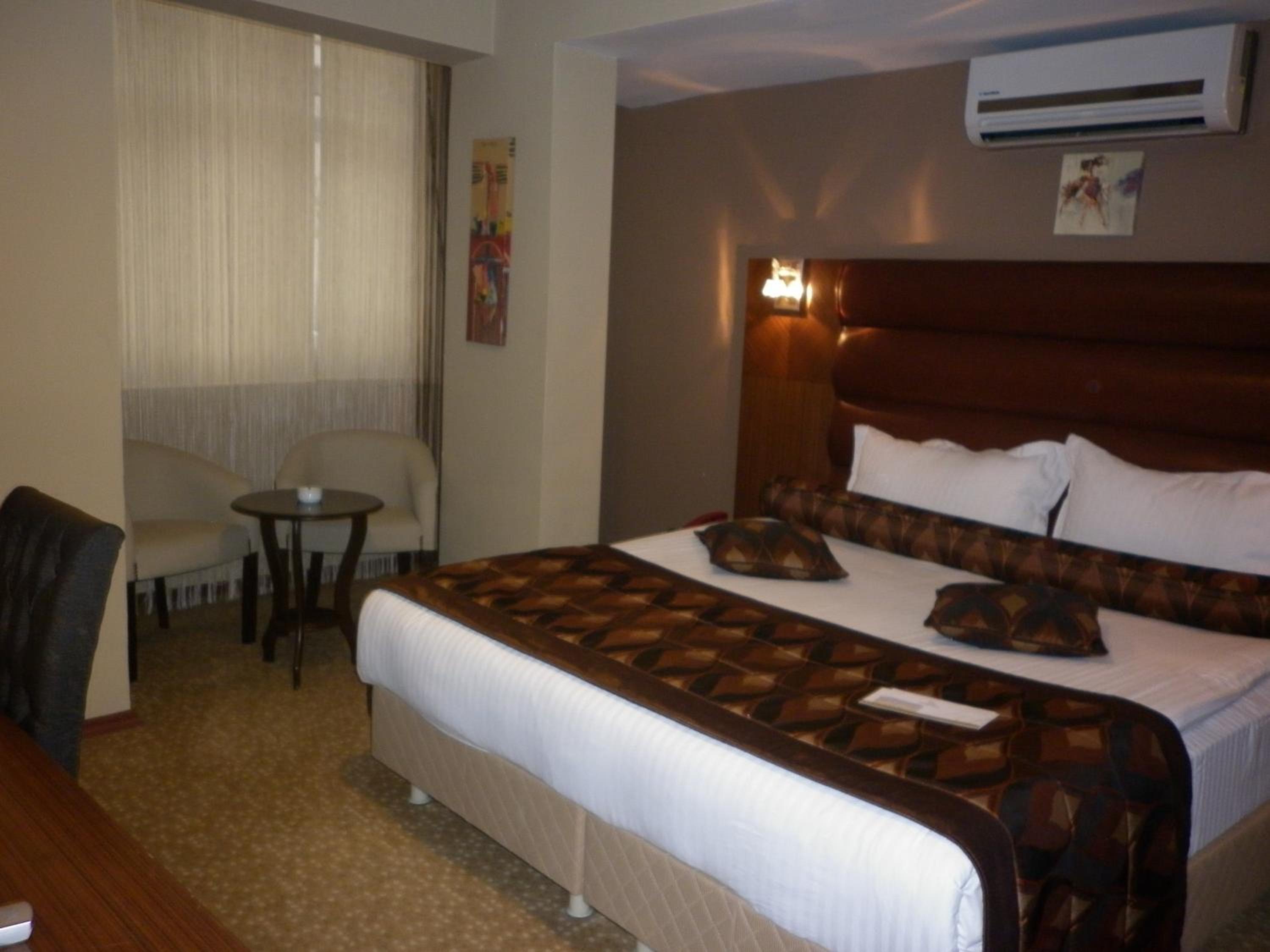 Standard Double or Twin Room photo 2