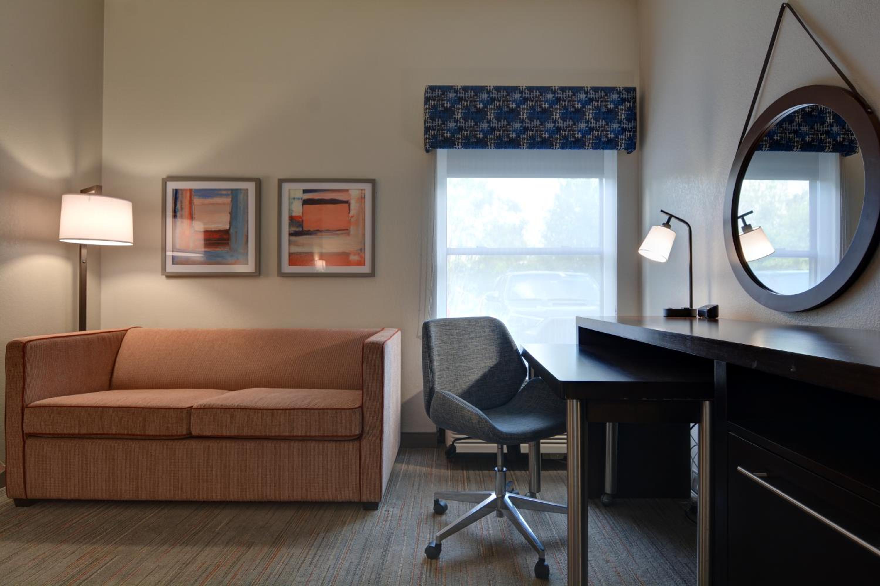 King Room with Sofa Bed - Non-Smoking - Photo 3