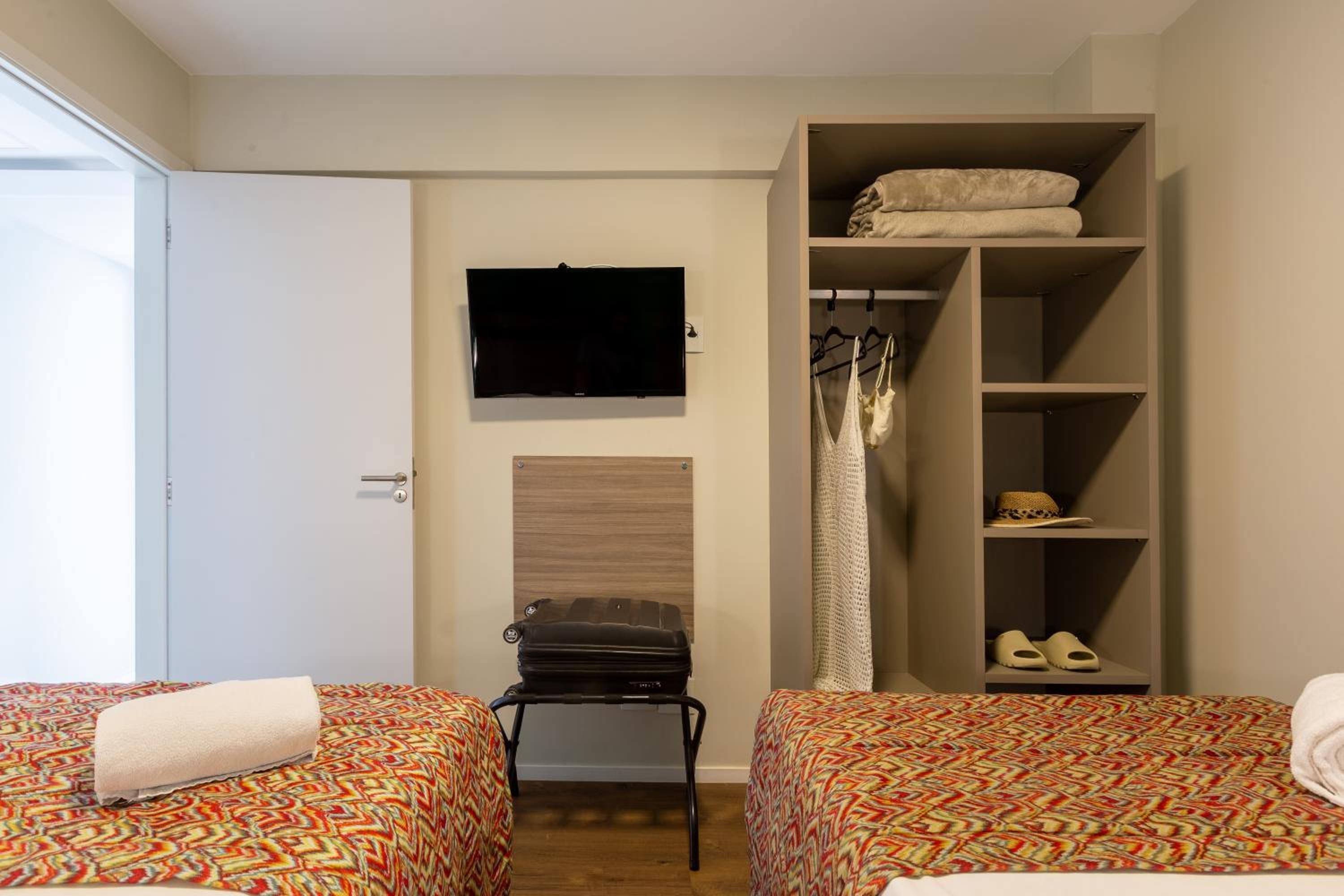 Two-Bedroom Deluxe Apartment with Ocean View - Photo 5