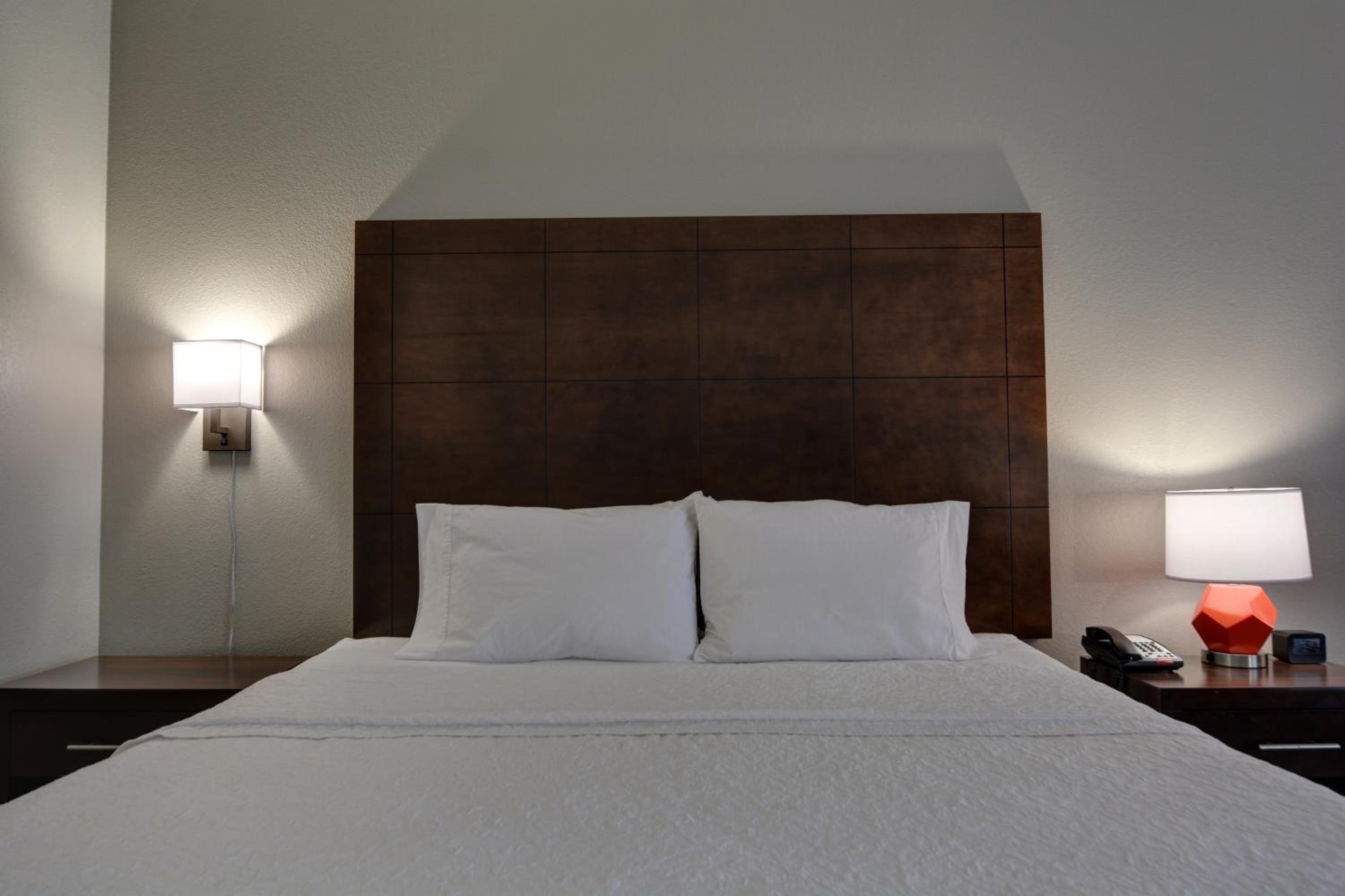 King Room with Sofa Bed - Non-Smoking - Photo 5