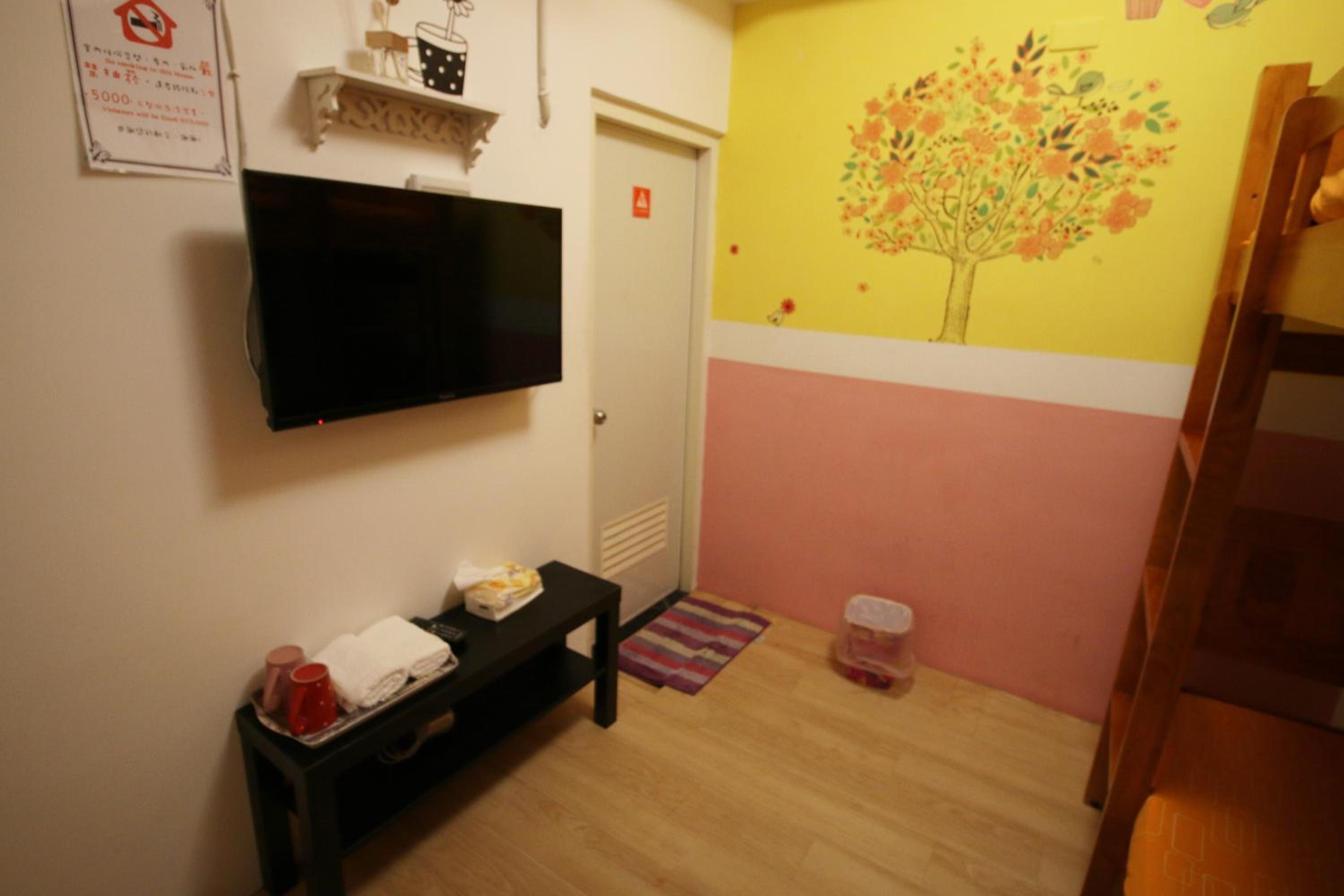 Bunk Bed with Private Bathroom photo 2