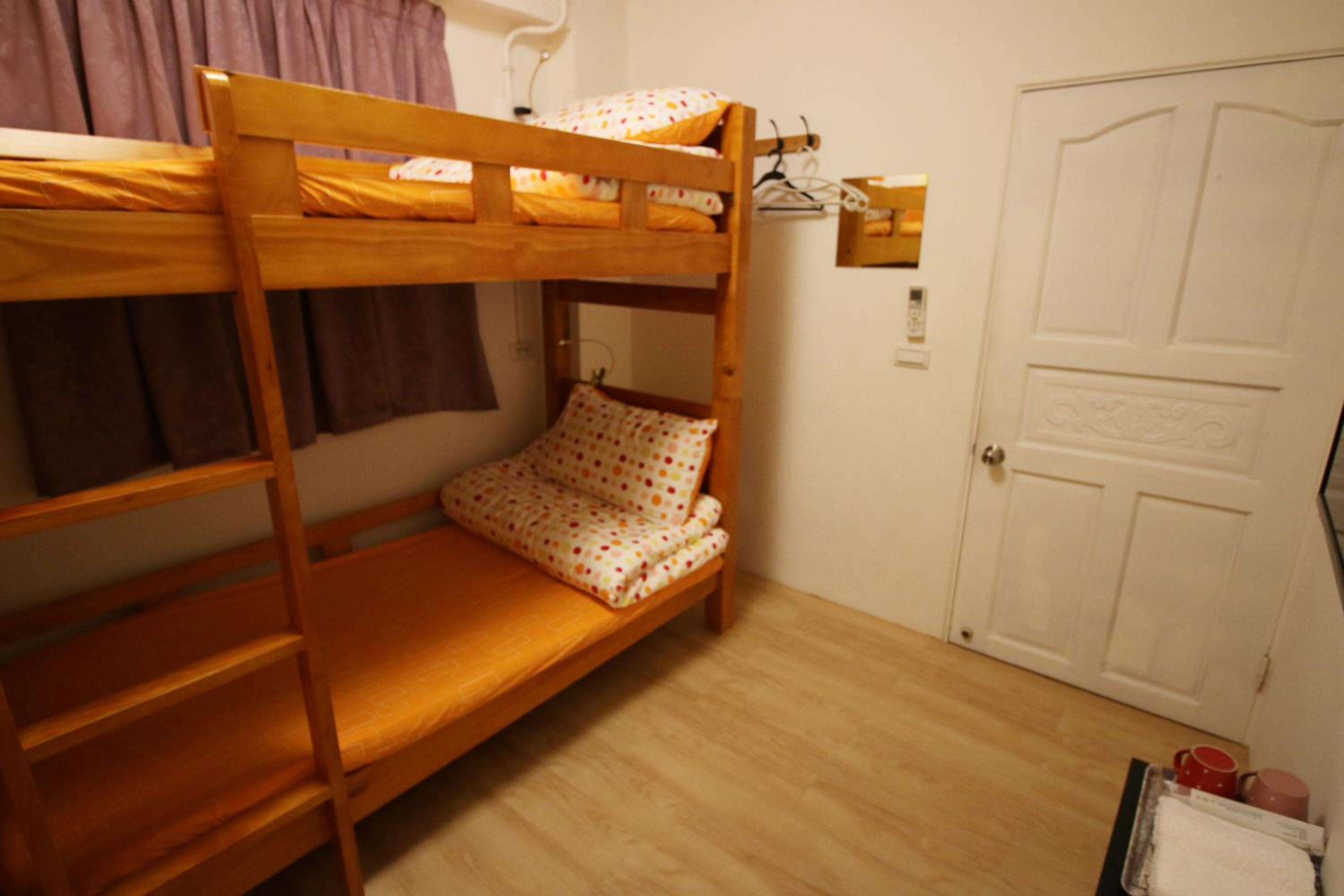 Bunk Bed with Private Bathroom photo 3