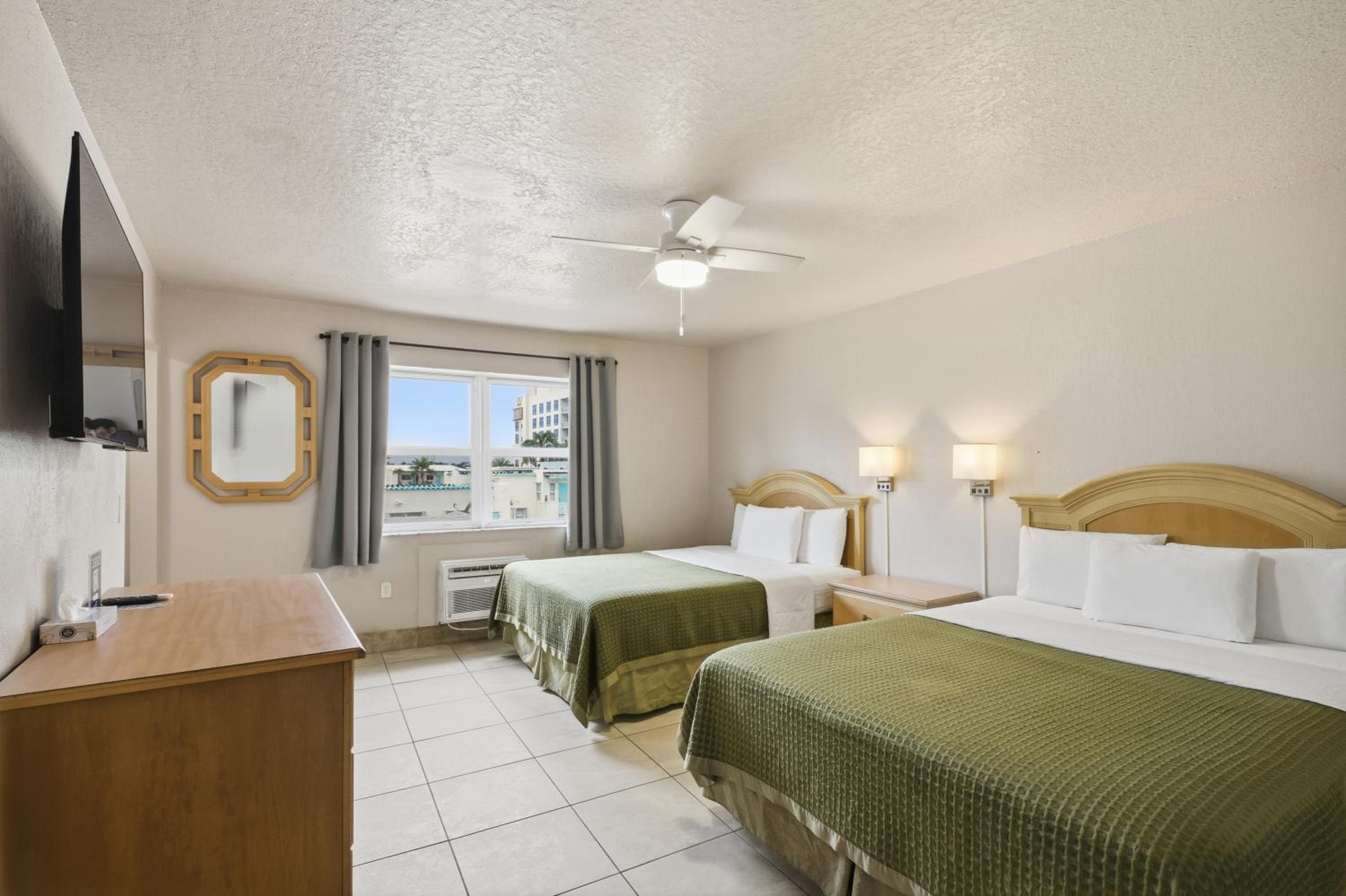 Deluxe Double Room with Side Sea View