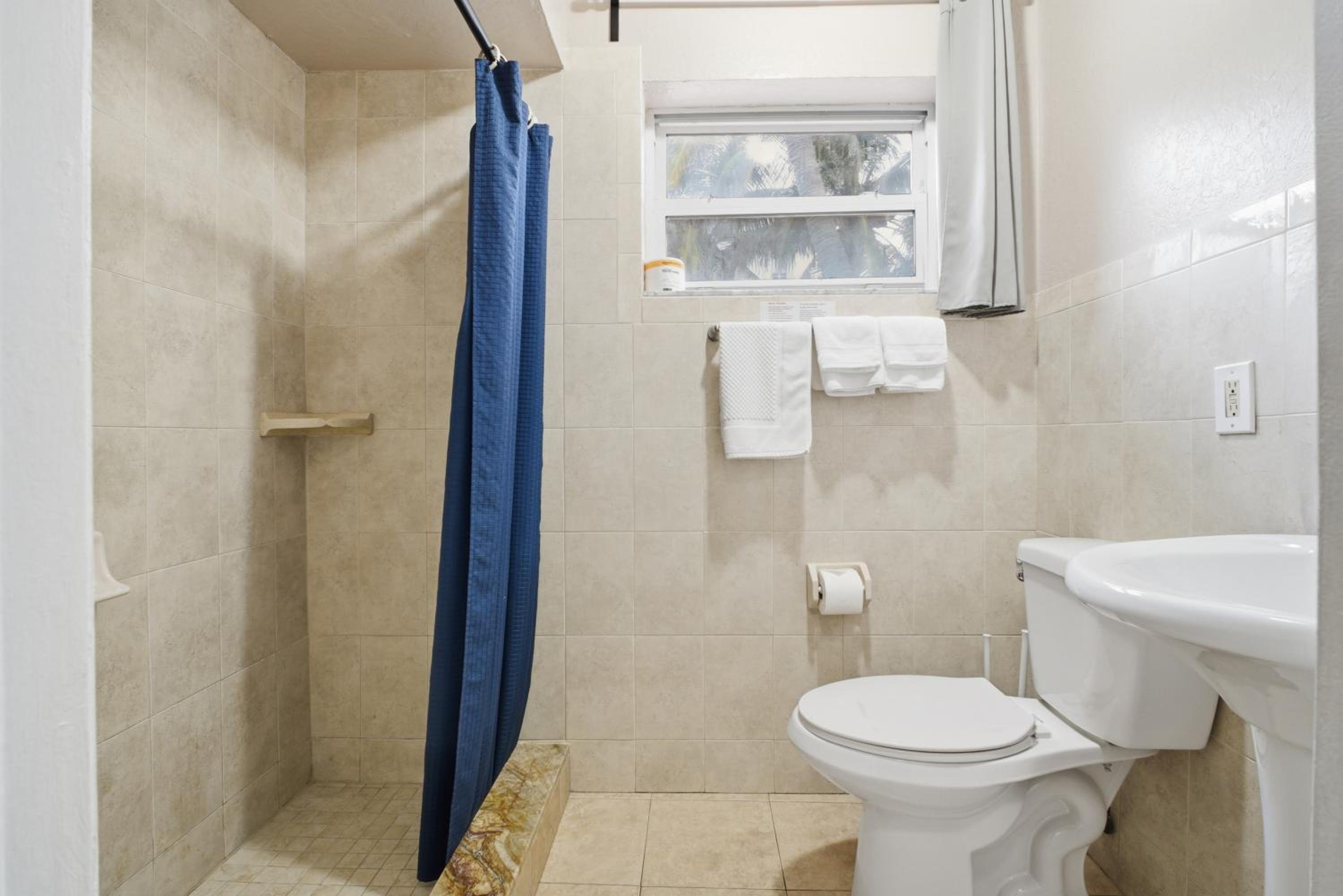 Deluxe Double Room with Side Sea View