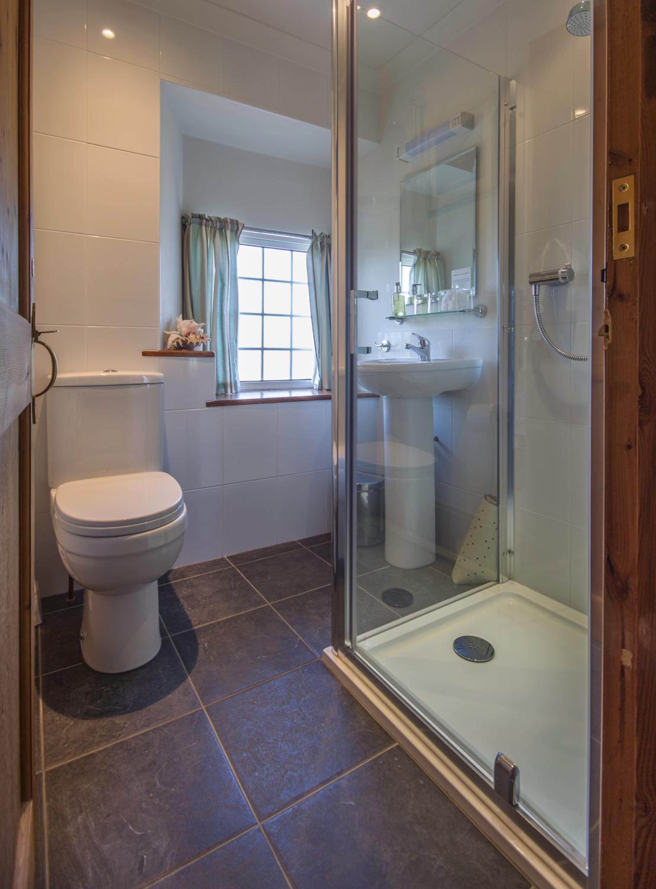 Small Double Room with Private External Bathroom photo 2