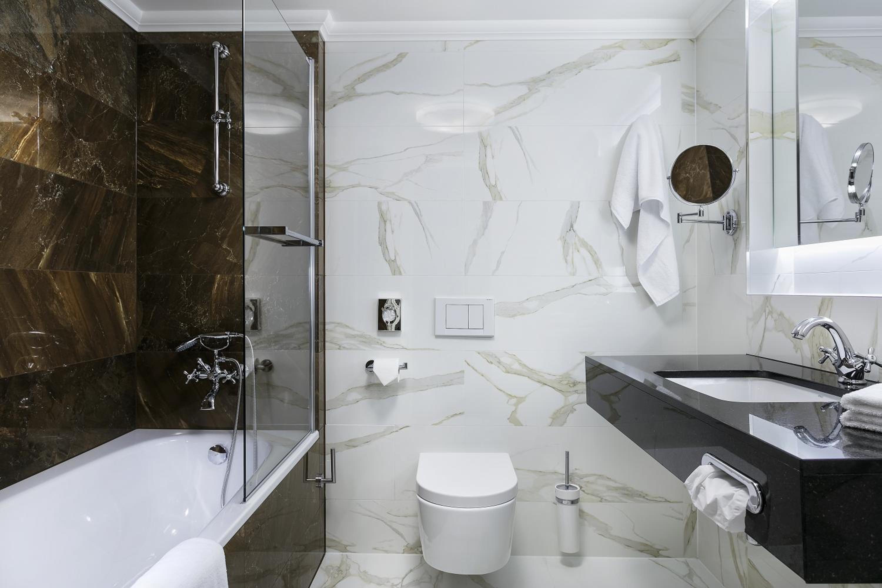 Deluxe Double or Twin Room - Photo 11