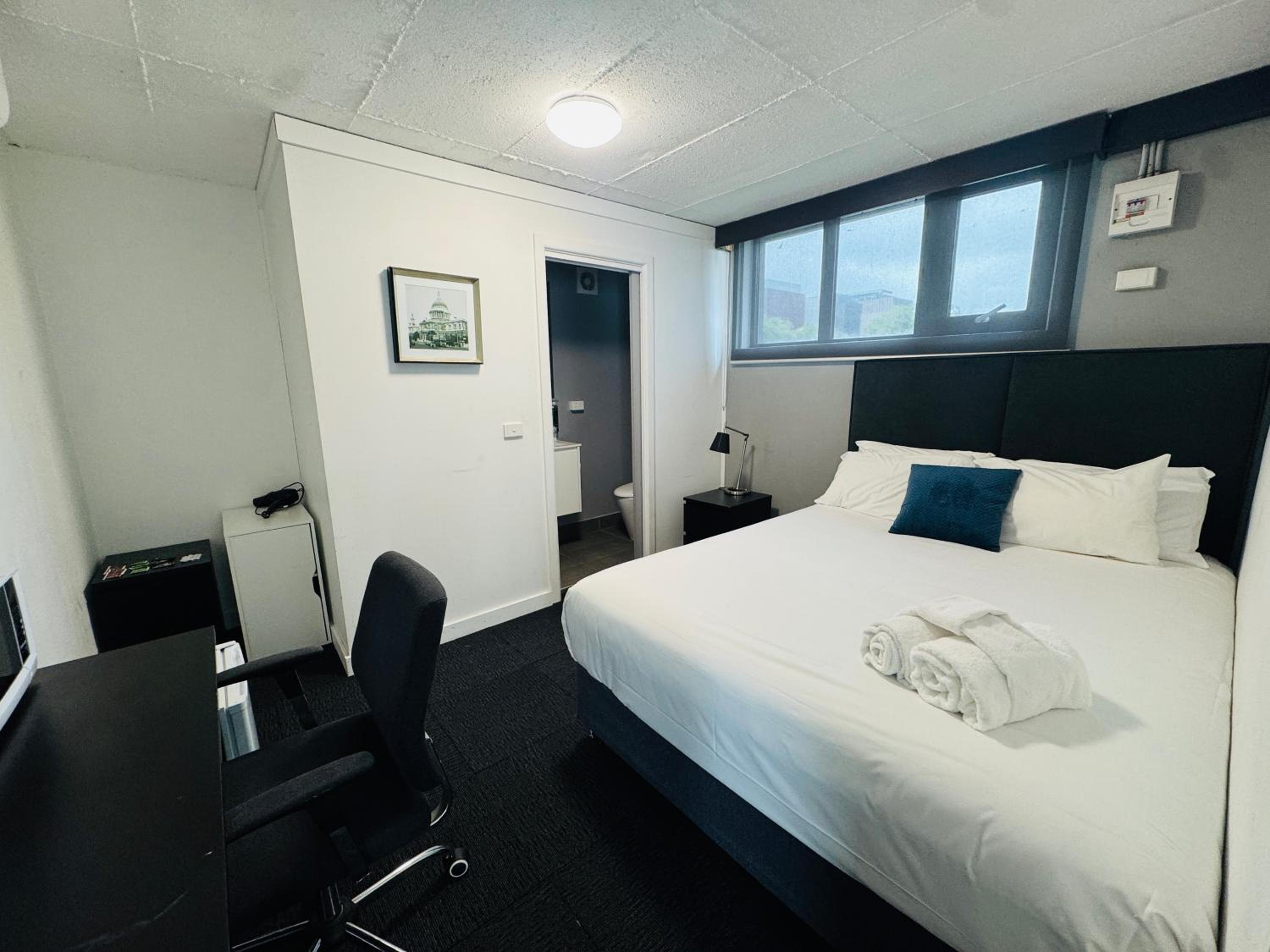 Deluxe Queen Room