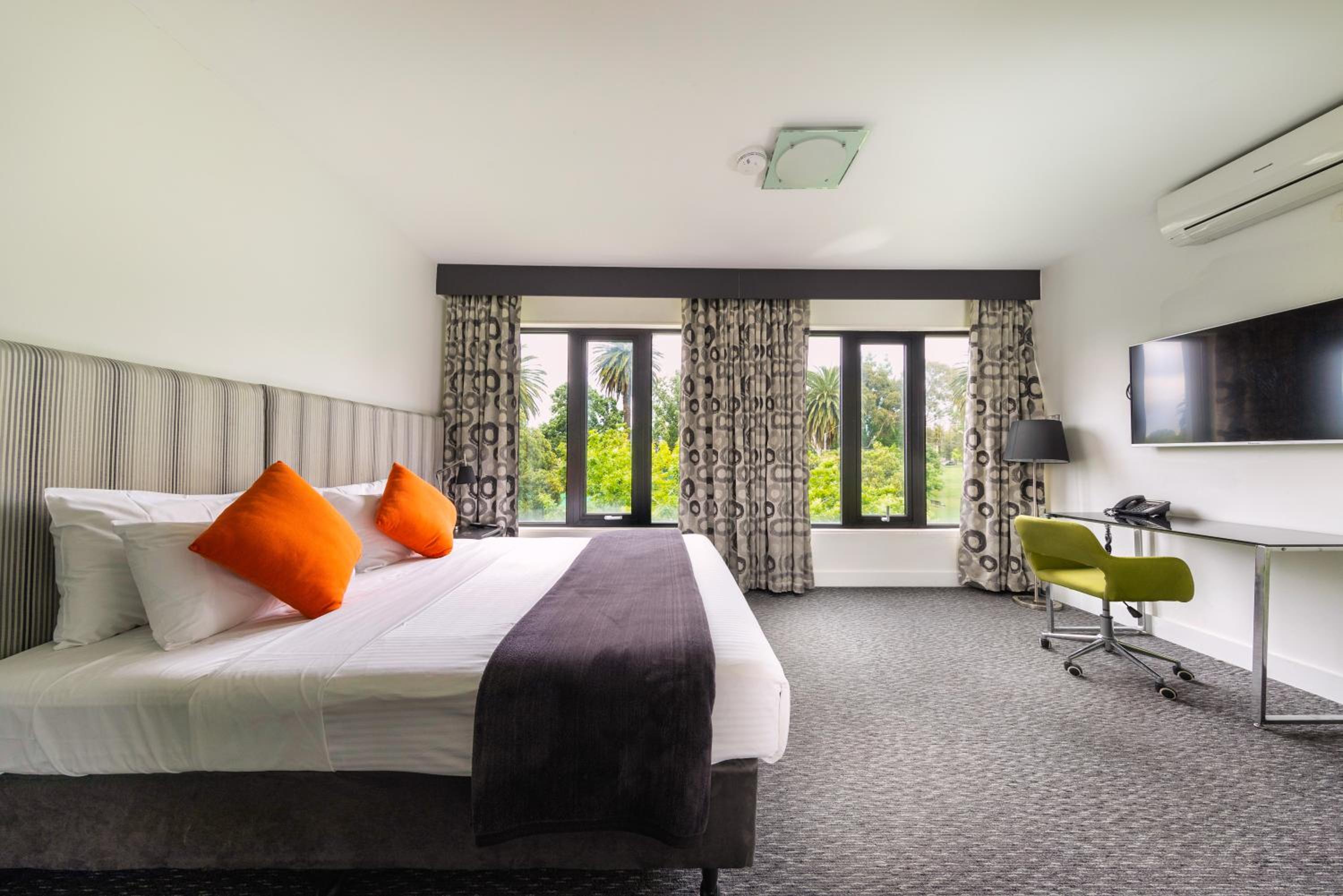 Double Room with Spa Bath photo 3