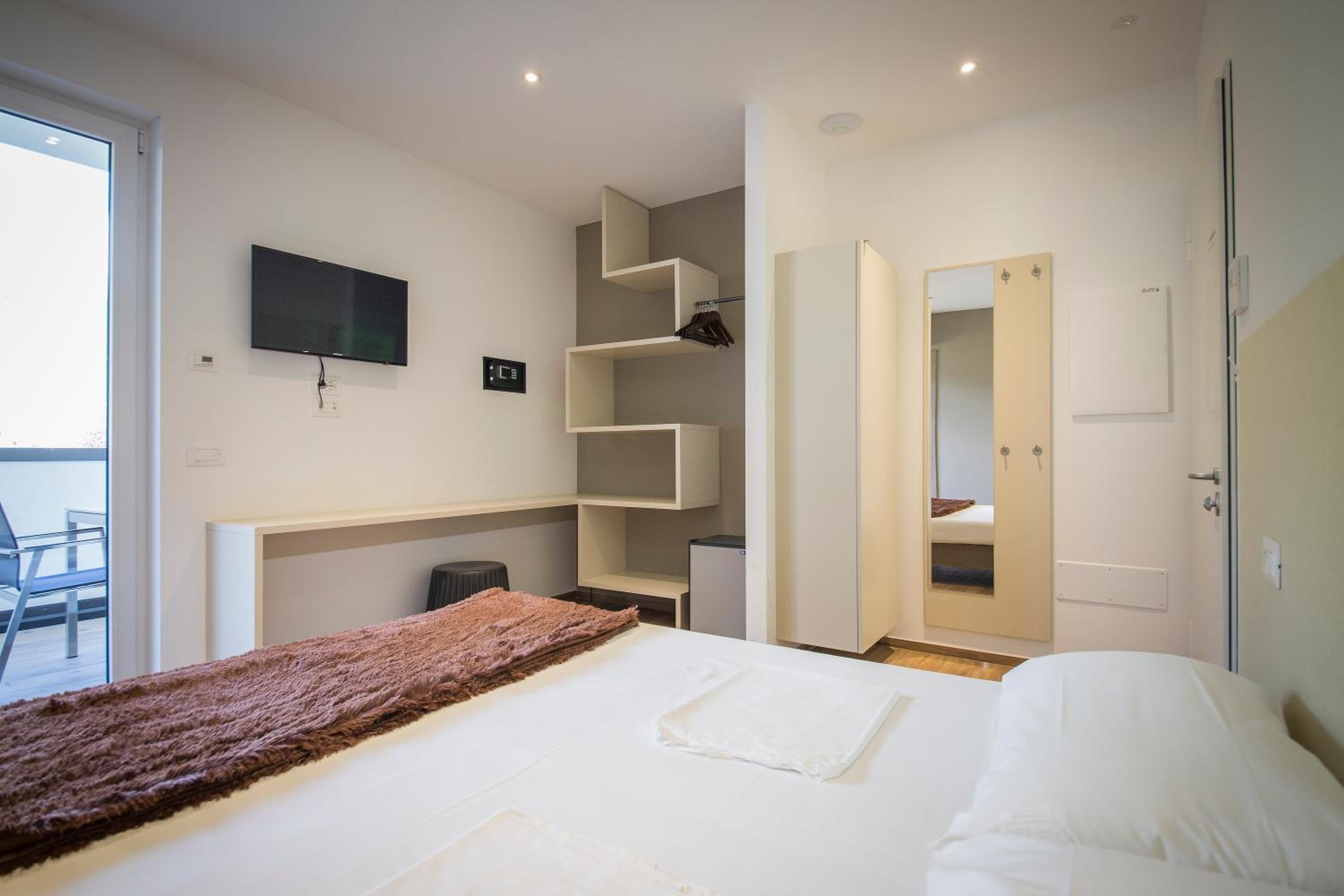 Double or Twin Room with Balcony photo 2