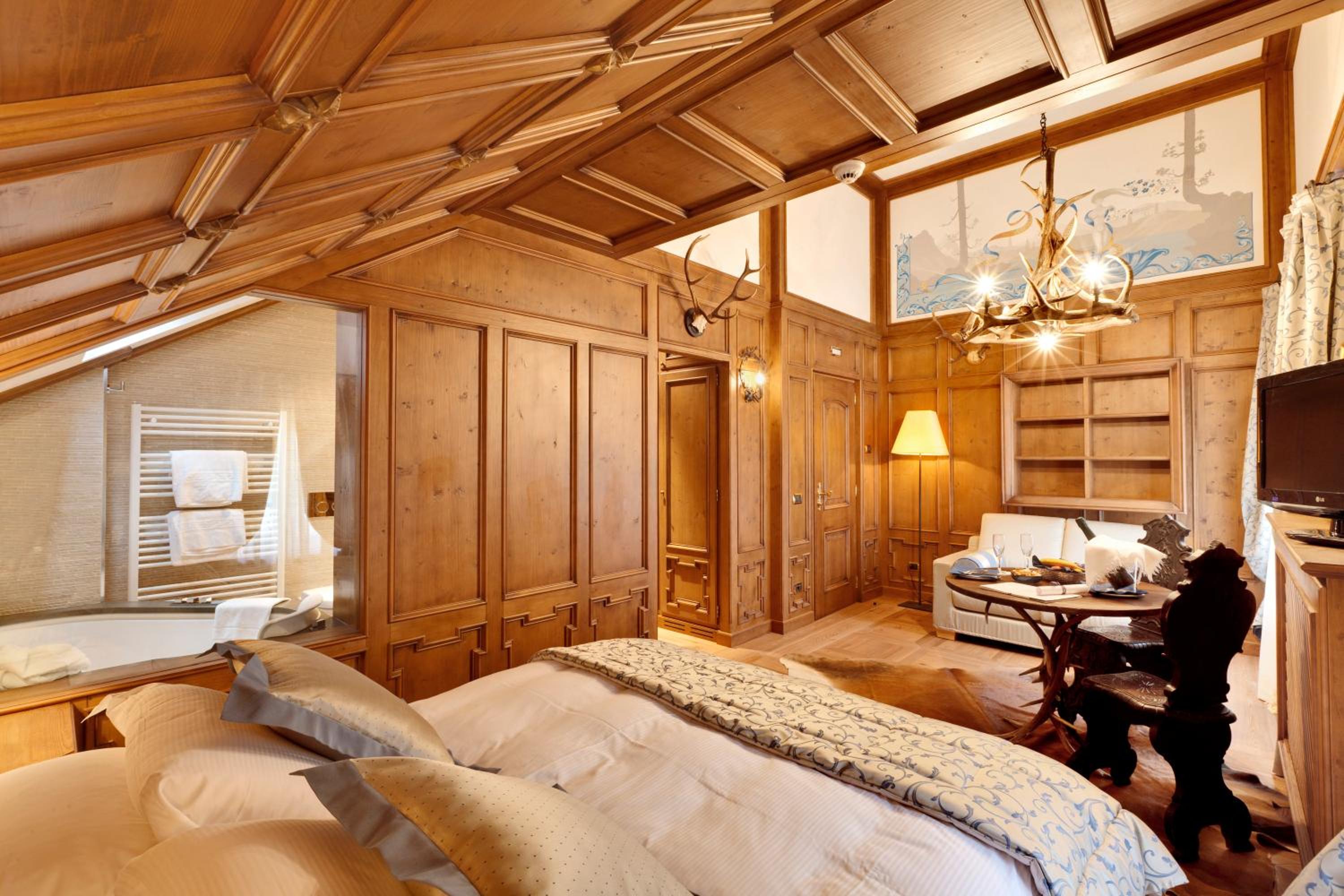 Suite with Jacuzzi photo 2
