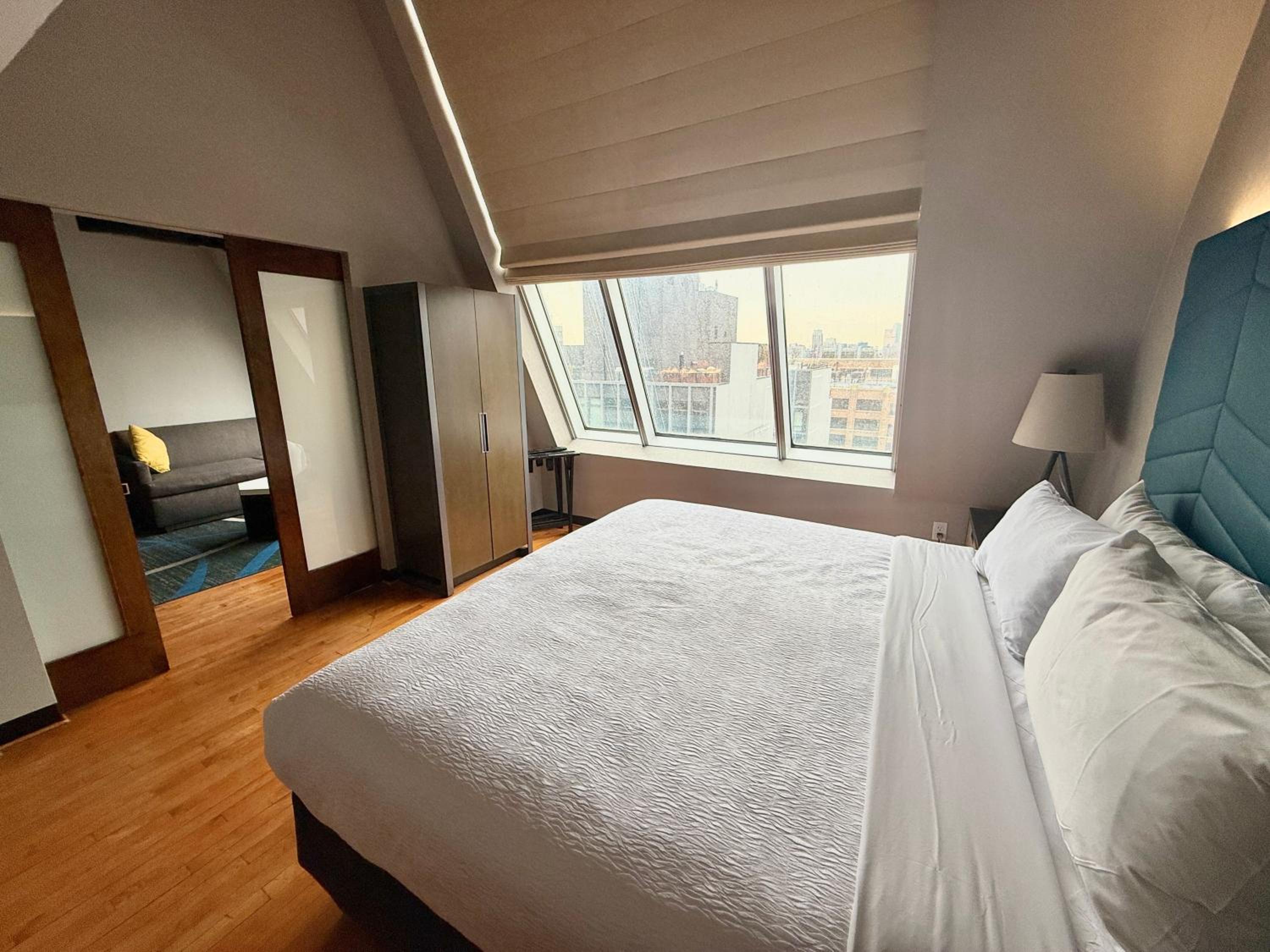 King Suite with Sofa Bed and Skyline View - High Floor