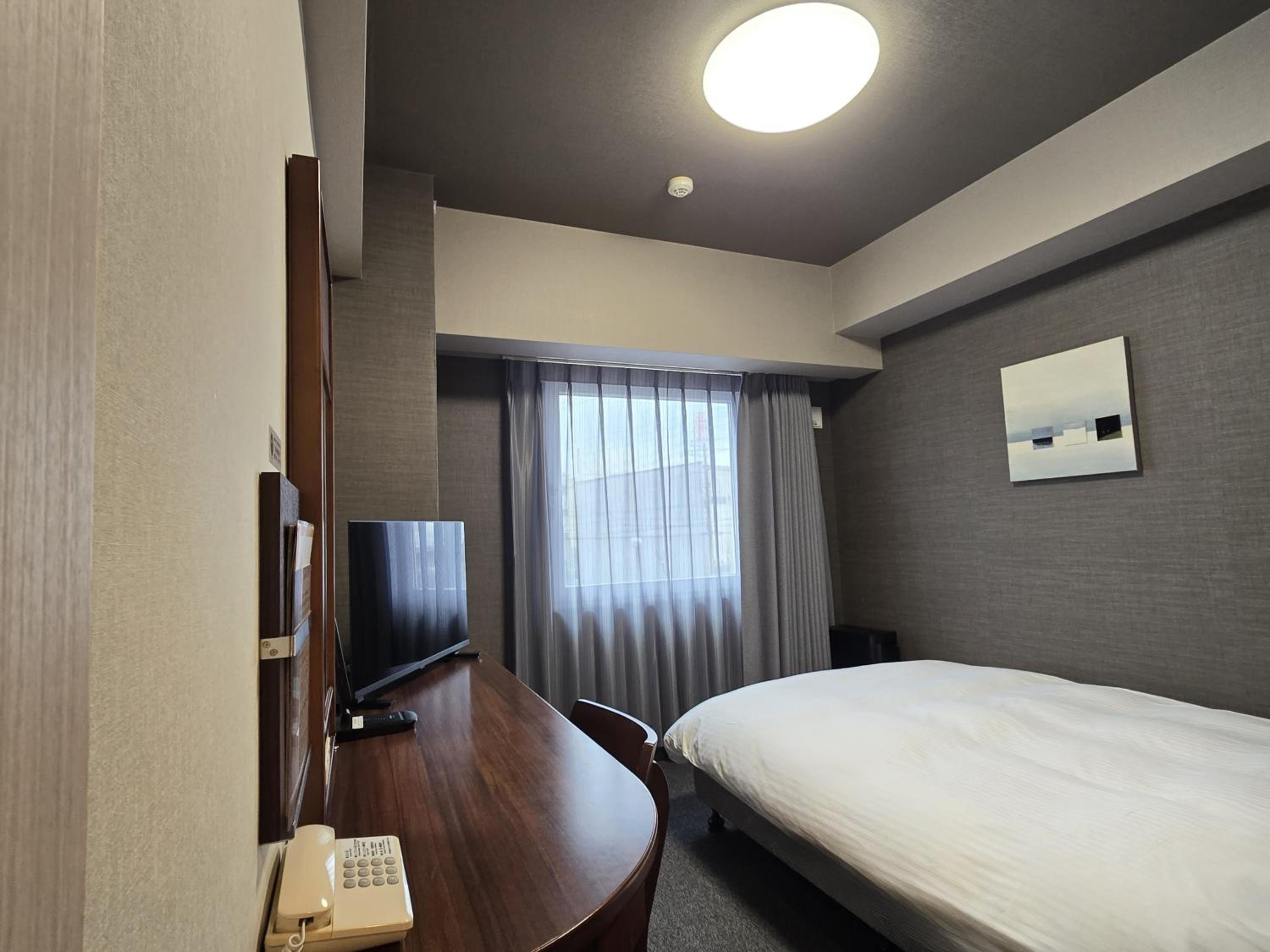 Single Room - Non-Smoking - No Daily Cleaning photo 2