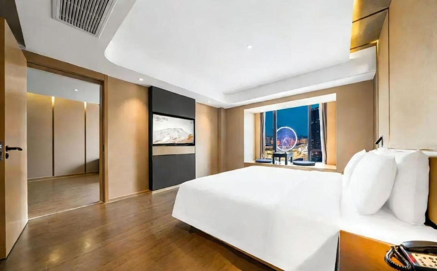 Executive Family Suite - Photo 2