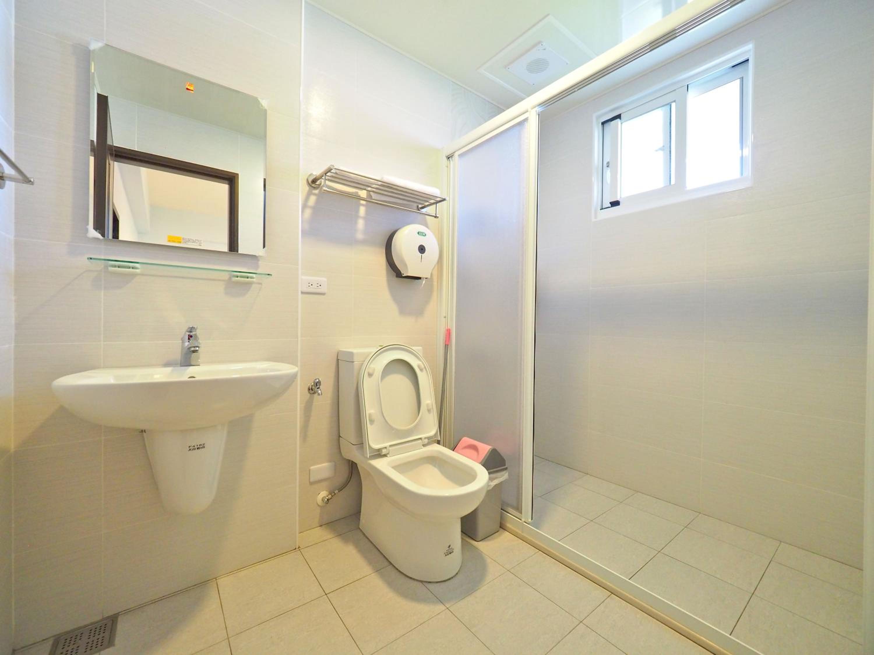 Quadruple Room with Private Bathroom photo 2
