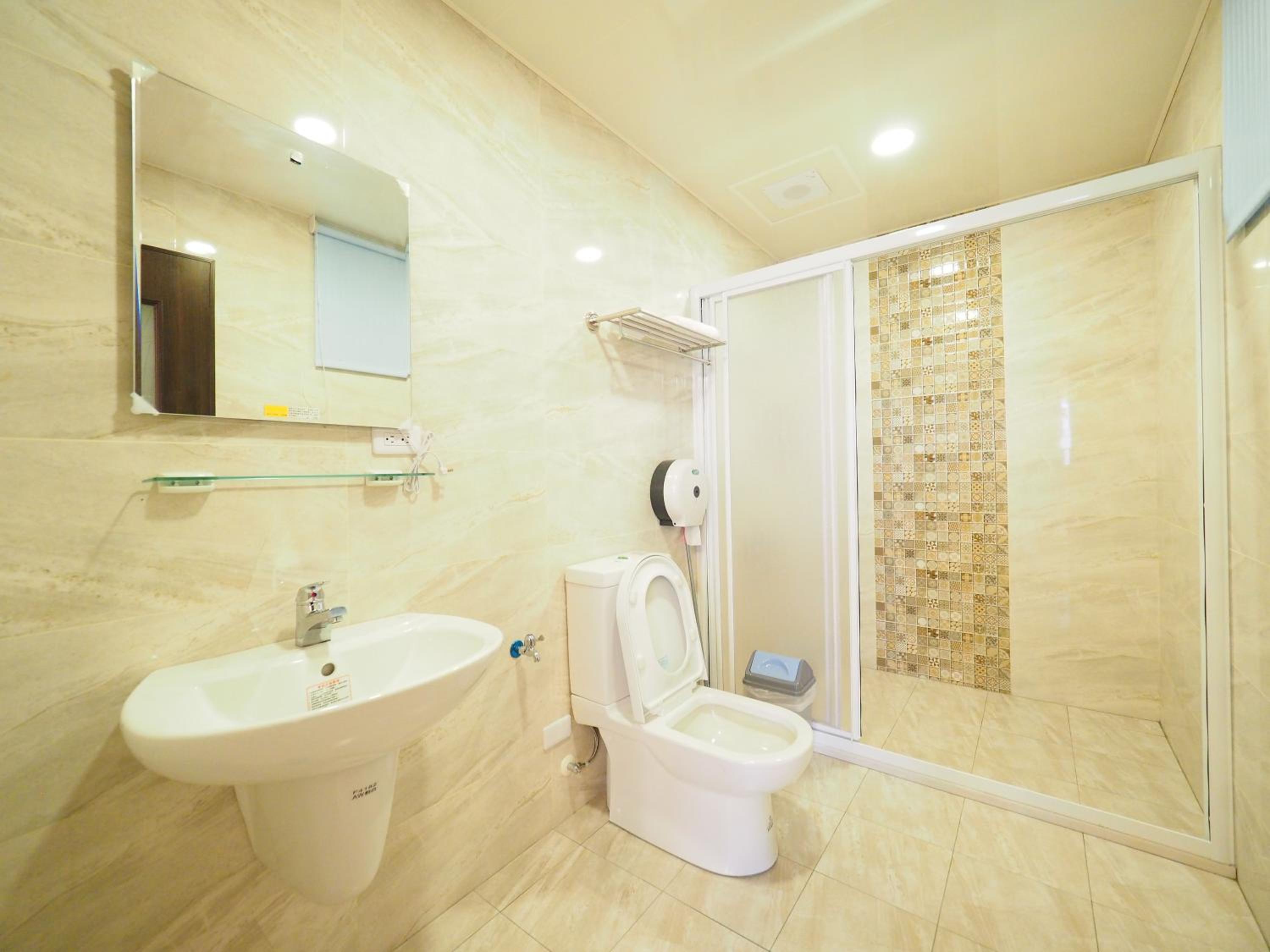 Family Room with Private Bathroom photo 2