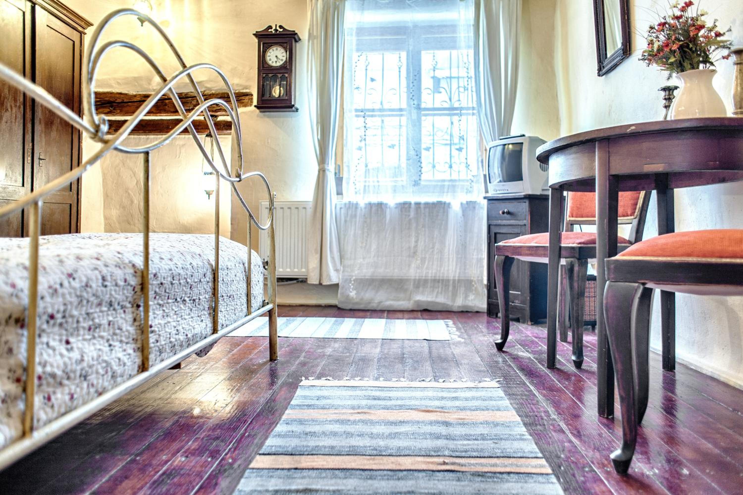 One-Bedroom Suite - Photo 2