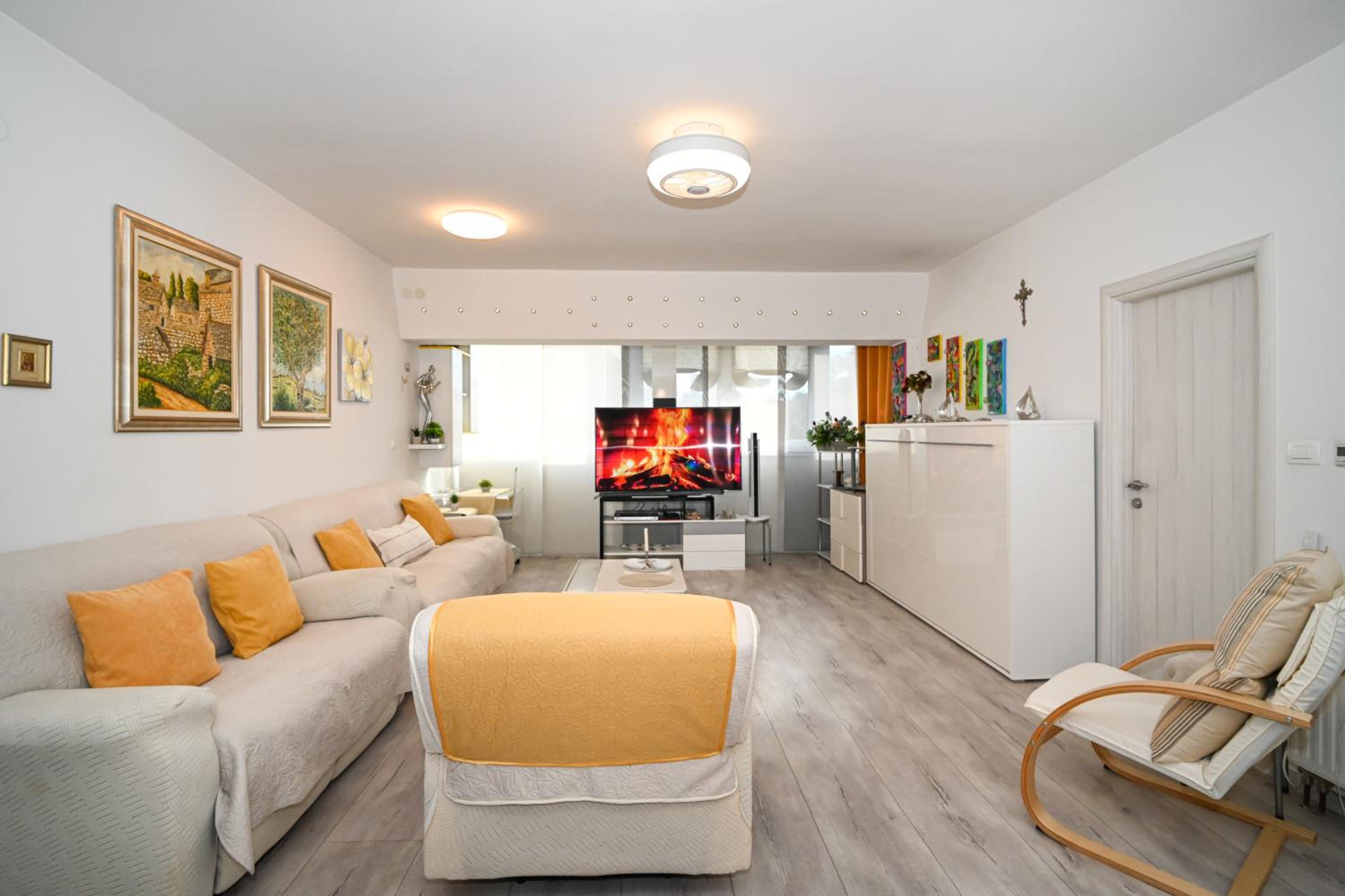 Two-Bedroom Deluxe Apartment with Balcony