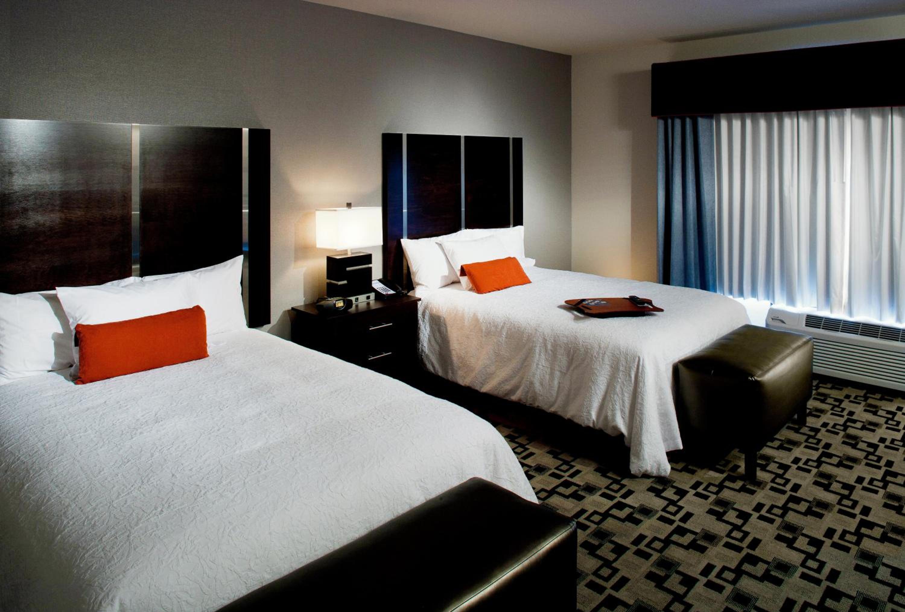 Queen Room with Two Queen Beds - Mobility and Hearing Access/Non-Smoking photo 3