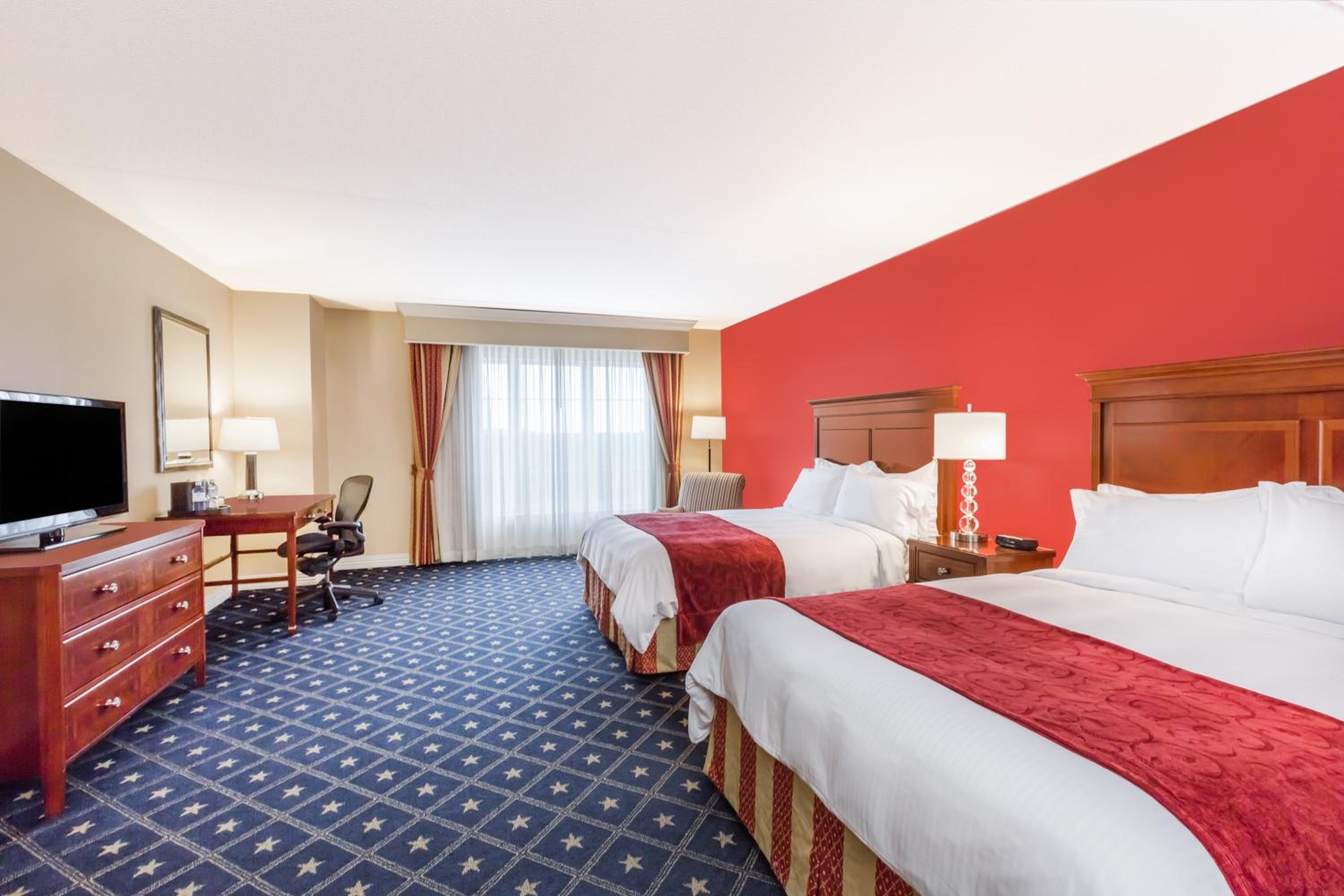 Queen Room with Two Queen Beds - Photo 2