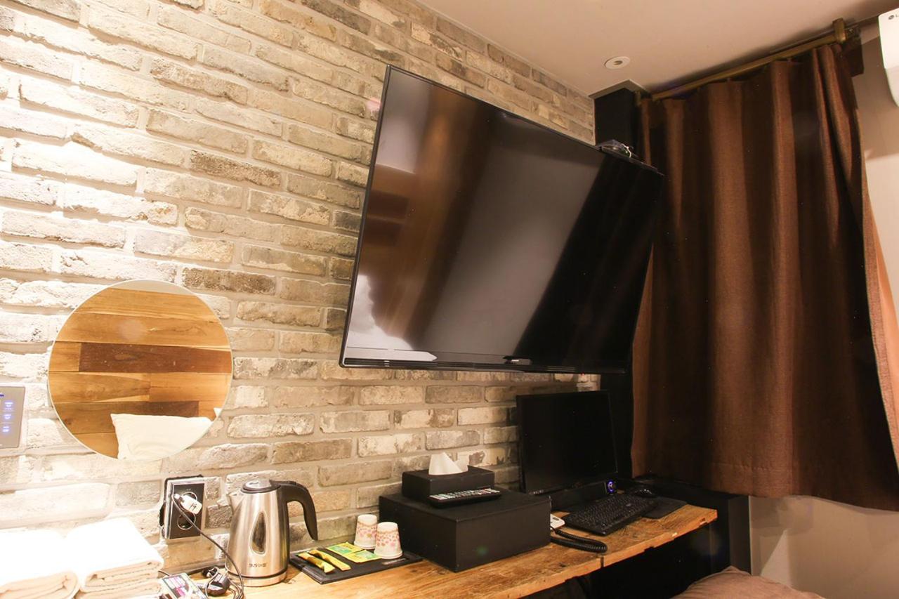 Gold Mini Room (no parking) - Photo 3