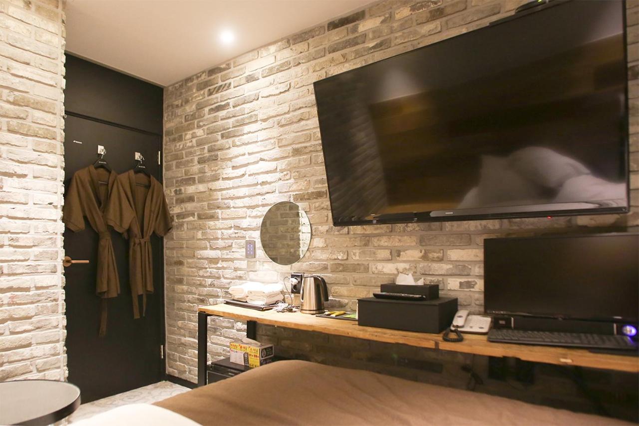 Gold Mini Room (no parking) - Photo 4