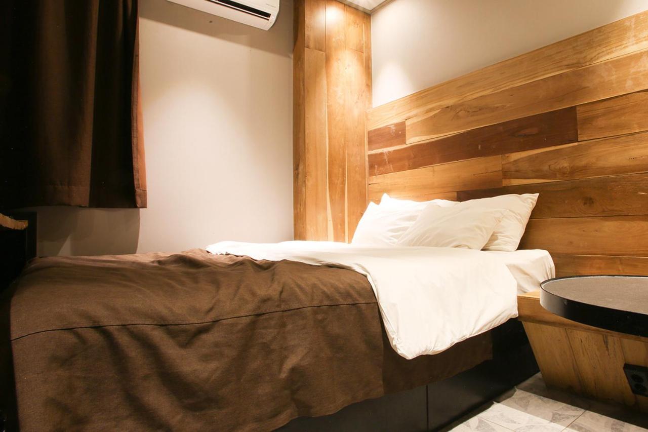 Gold Mini Room (no parking) - Photo 7