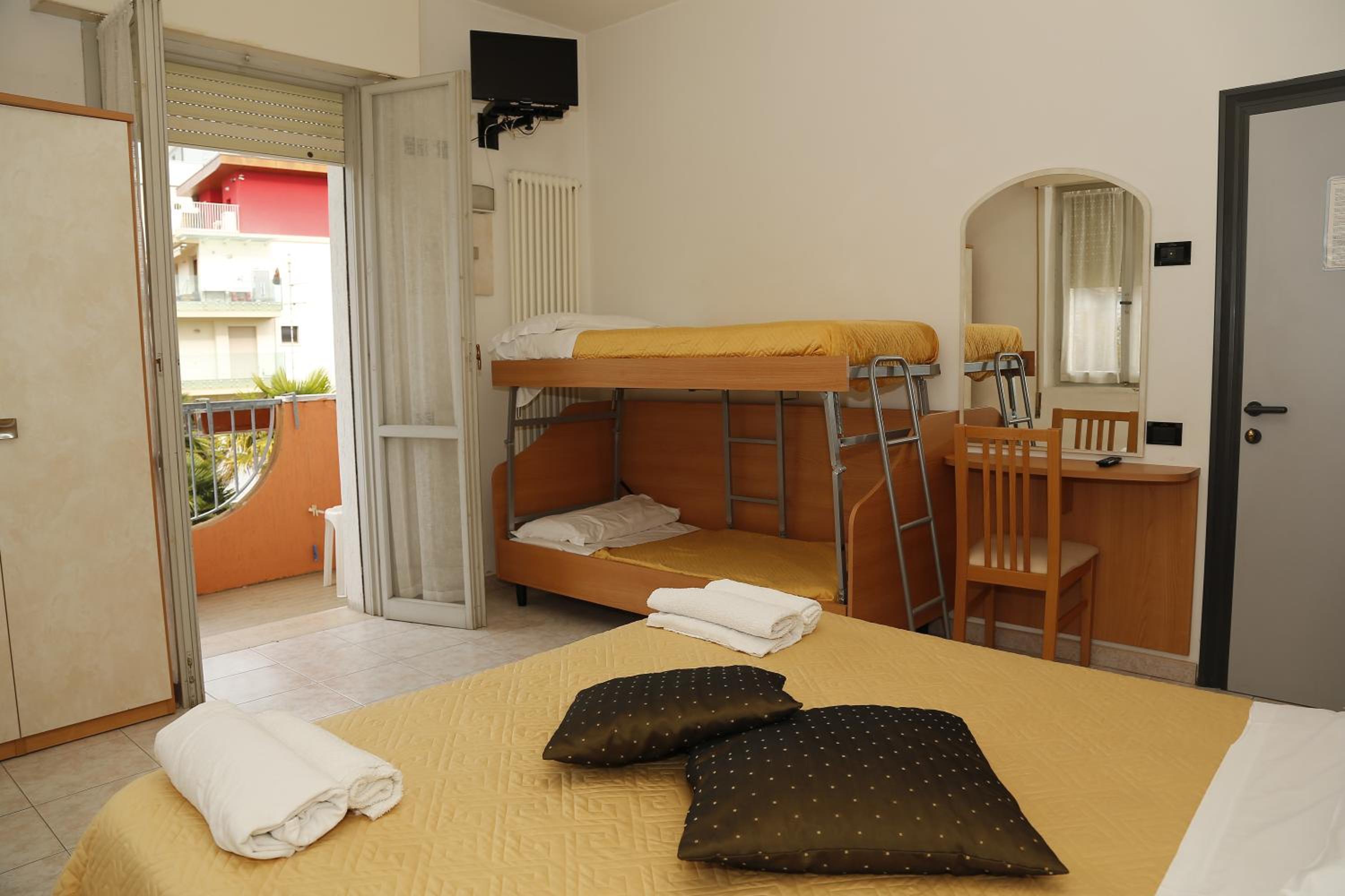 Standard Quadruple Room - Photo 2