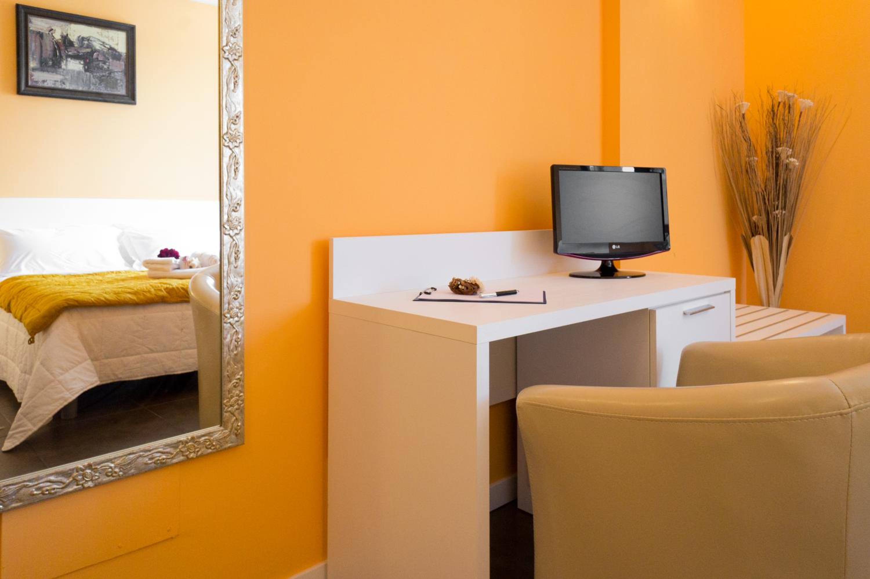 Double Room - Photo 6