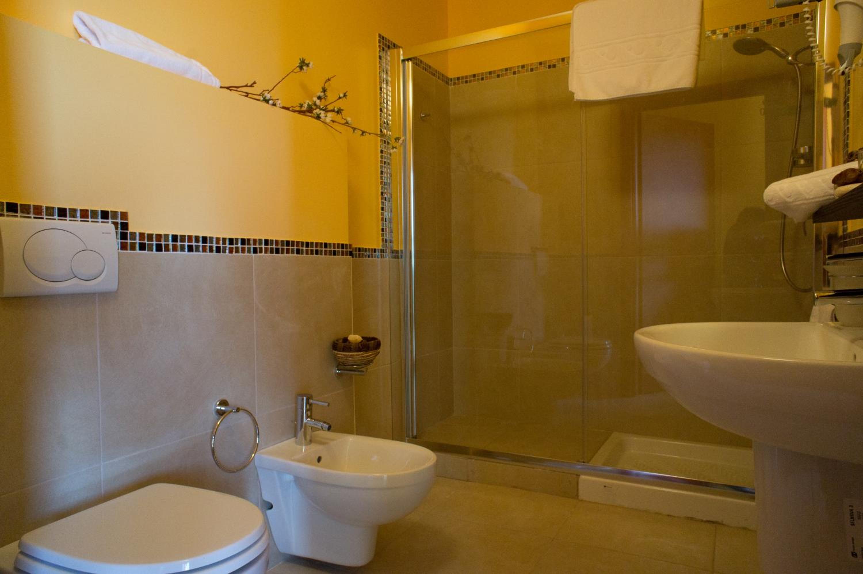 Double or Twin Room - Photo 14