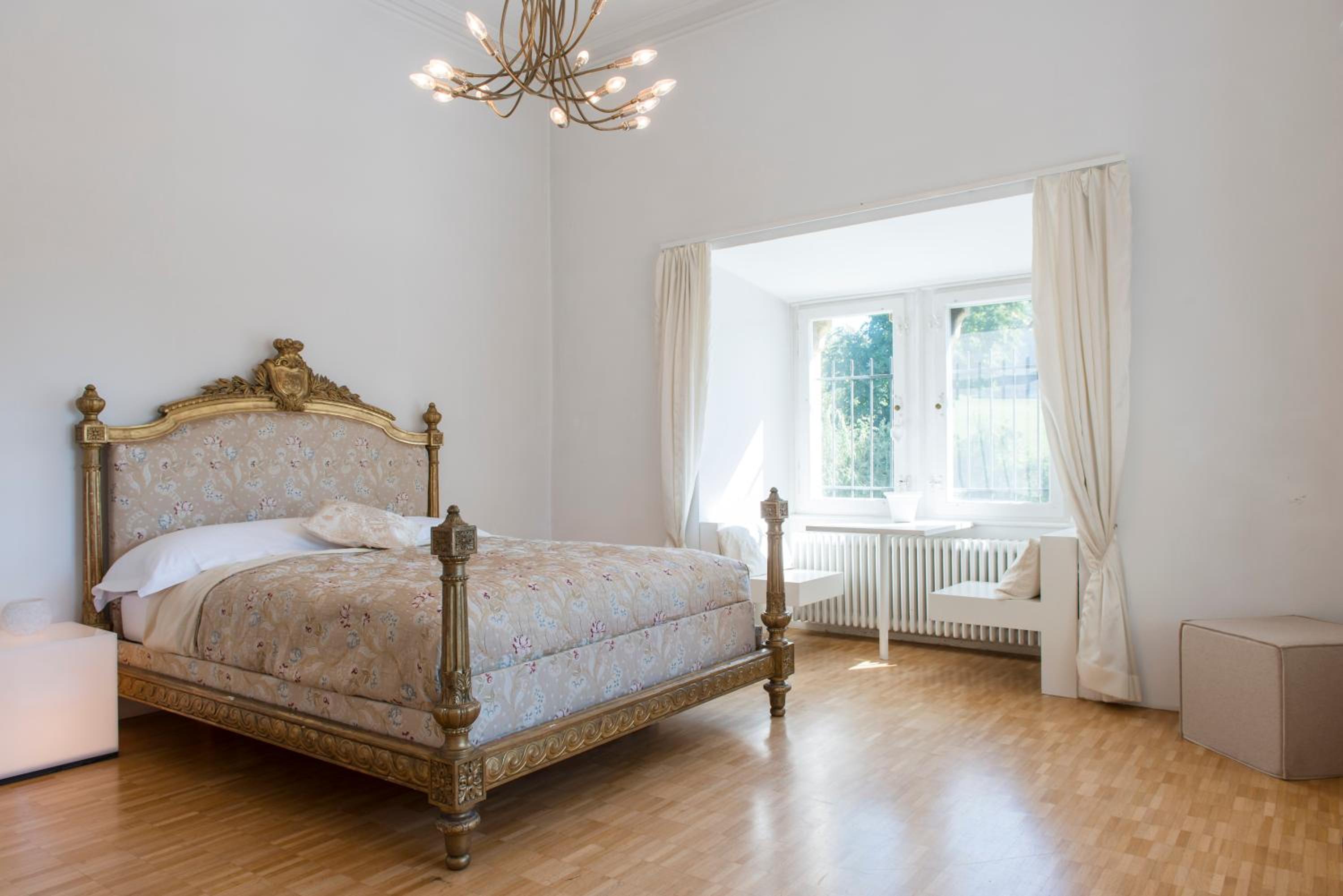 Deluxe Suite with Spa Bath
