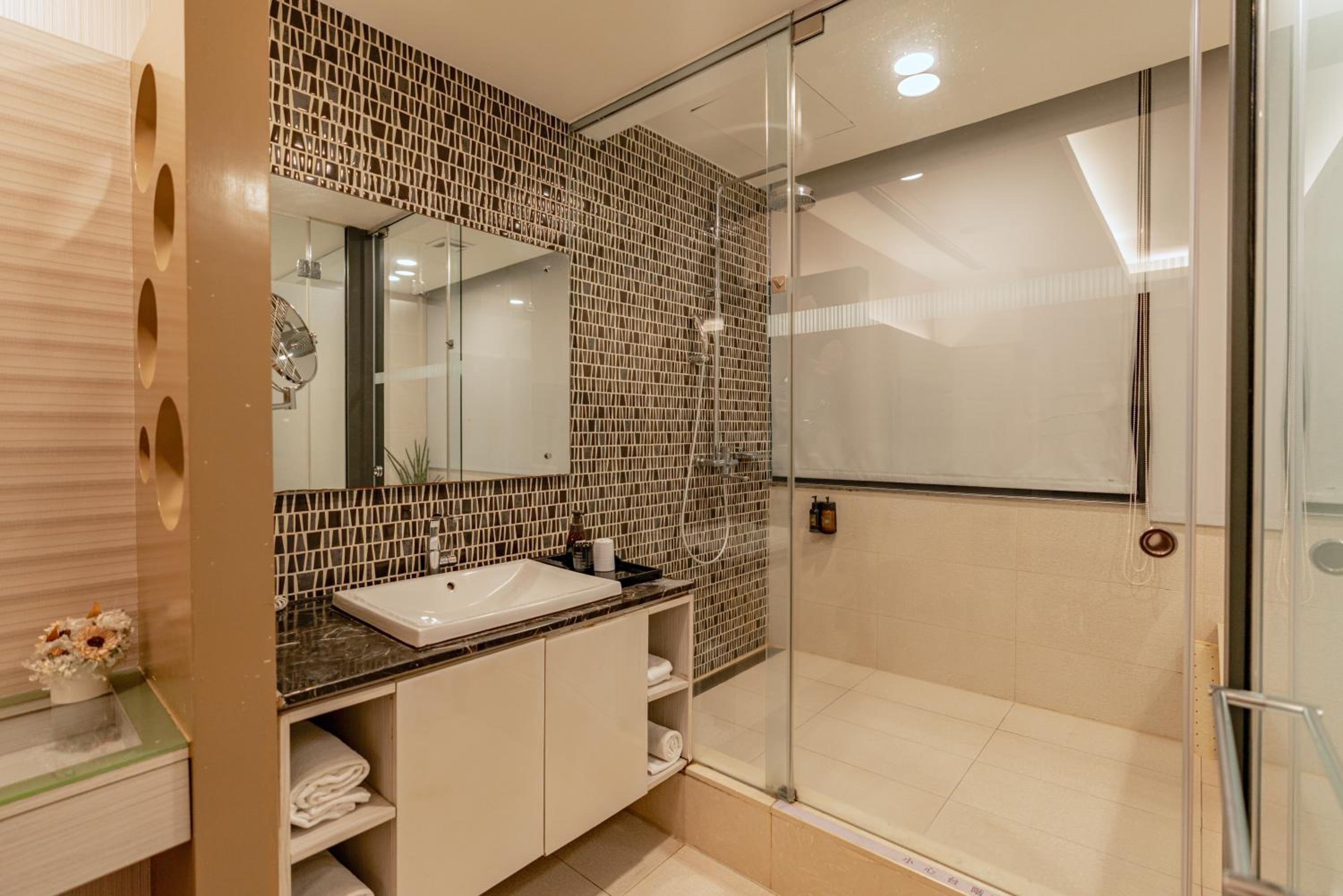 Standard Double Room - Photo 7