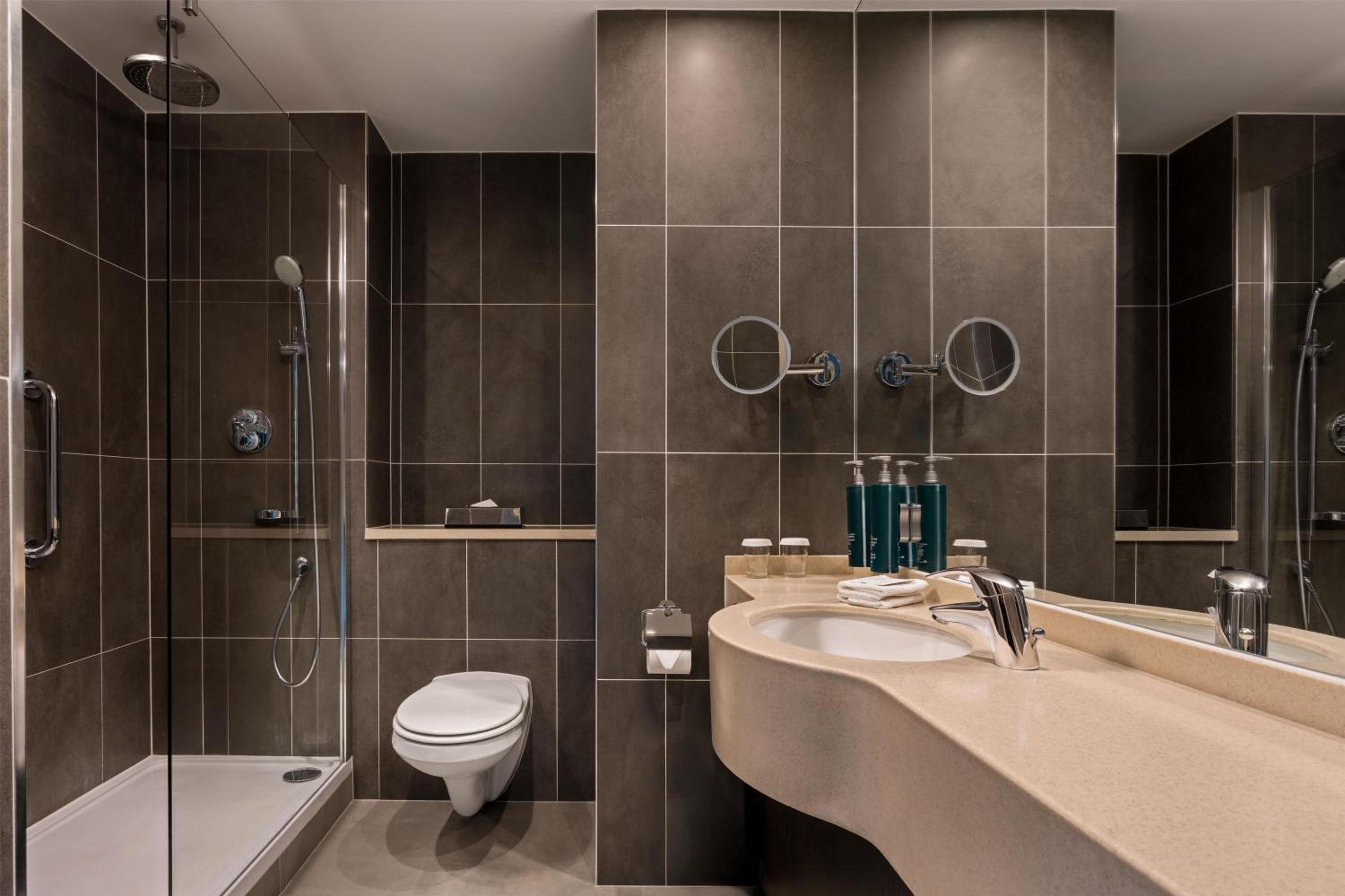 Queen Room - Accessible